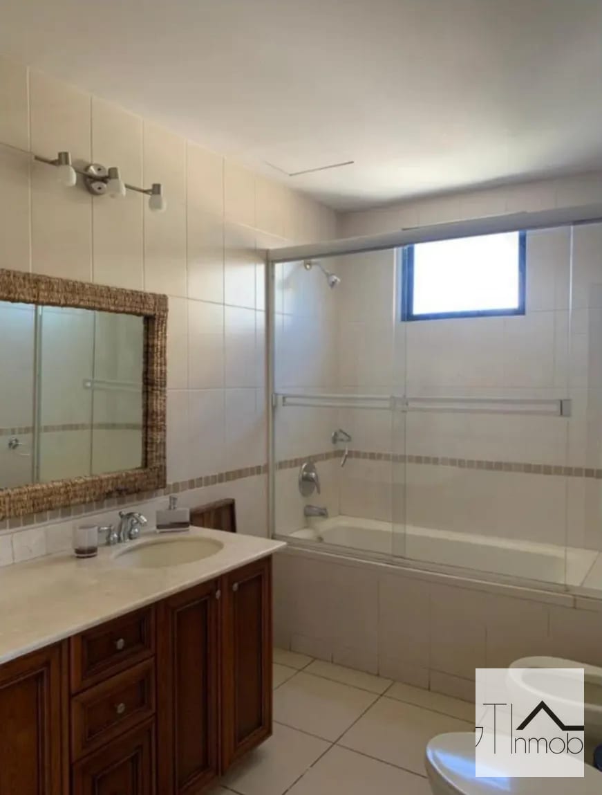 Apartamento en renta zona 10 nivel 12 — Apartamento en Alquiler en Altos de Santa Clara, Zona 10, Guatemala, Ciudad — foto 9 de 17
