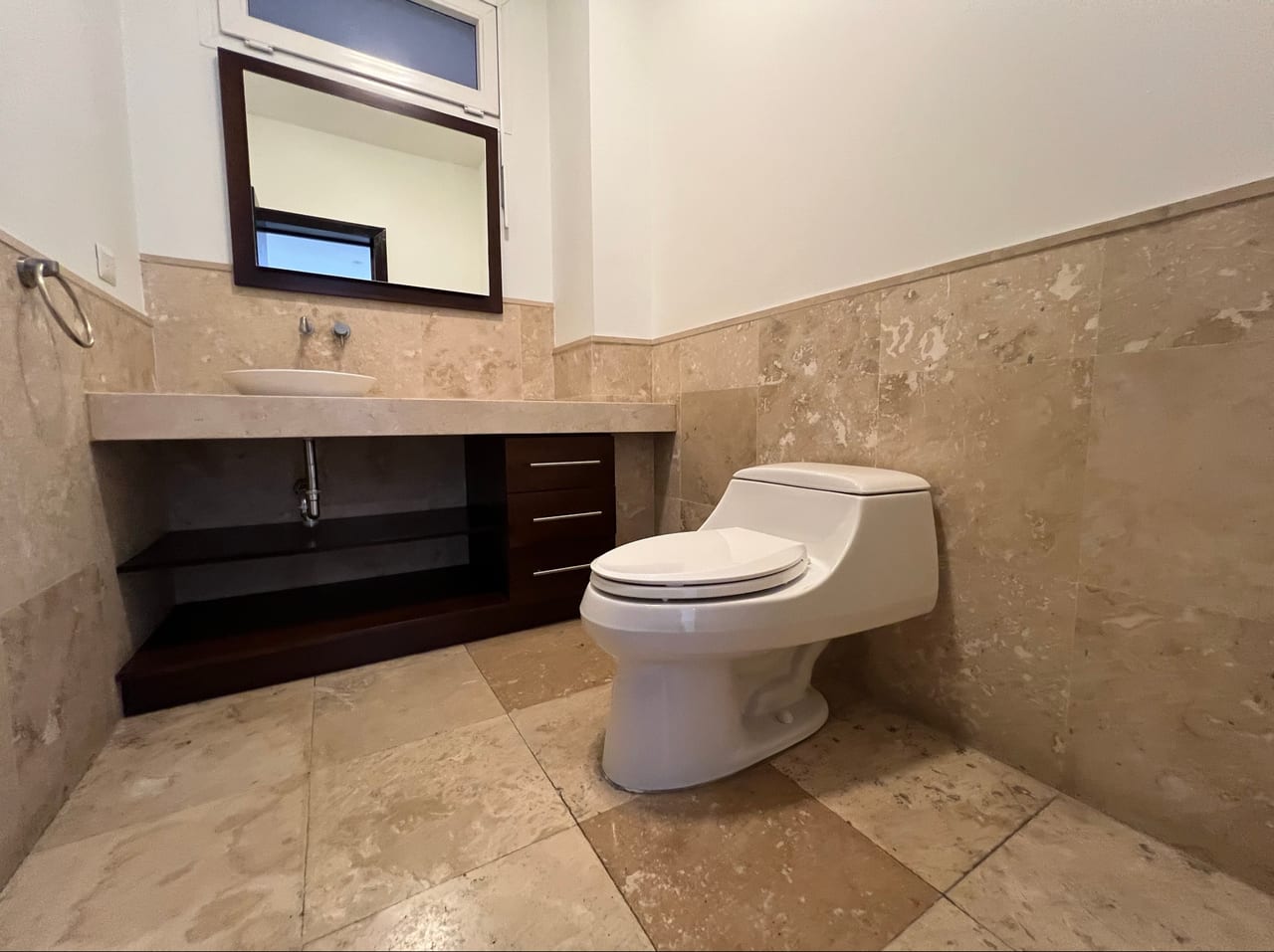 Alquiler amplio apartamento 2 Niveles | Quinta Avenida Zona 14 — Apartamento en Alquiler en Quinta Avenida, Zona 14, Guatemala, Ciudad — foto 7 de 17