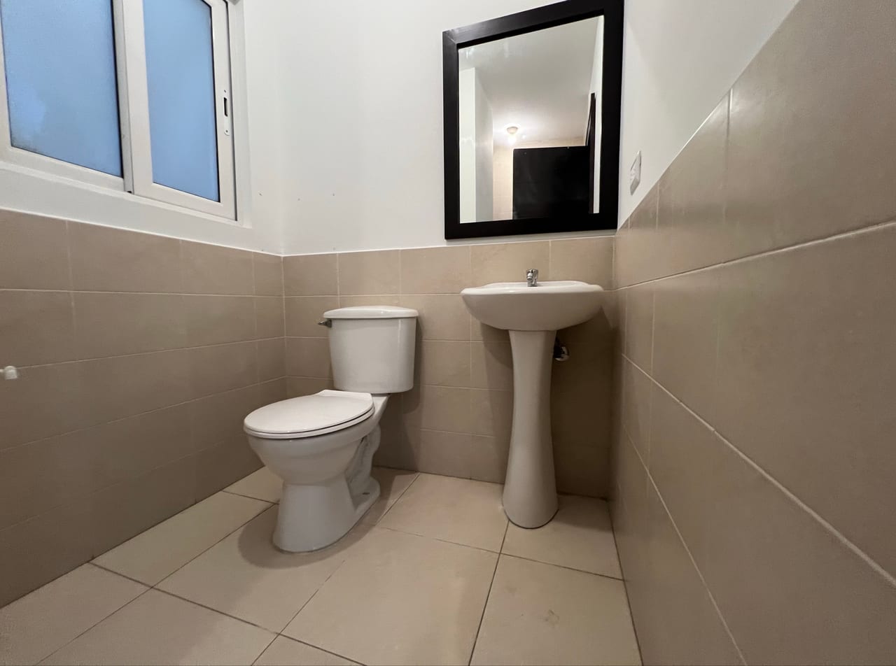 Alquiler amplio apartamento 2 Niveles | Quinta Avenida Zona 14 — Apartamento en Alquiler en Quinta Avenida, Zona 14, Guatemala, Ciudad — foto 9 de 17