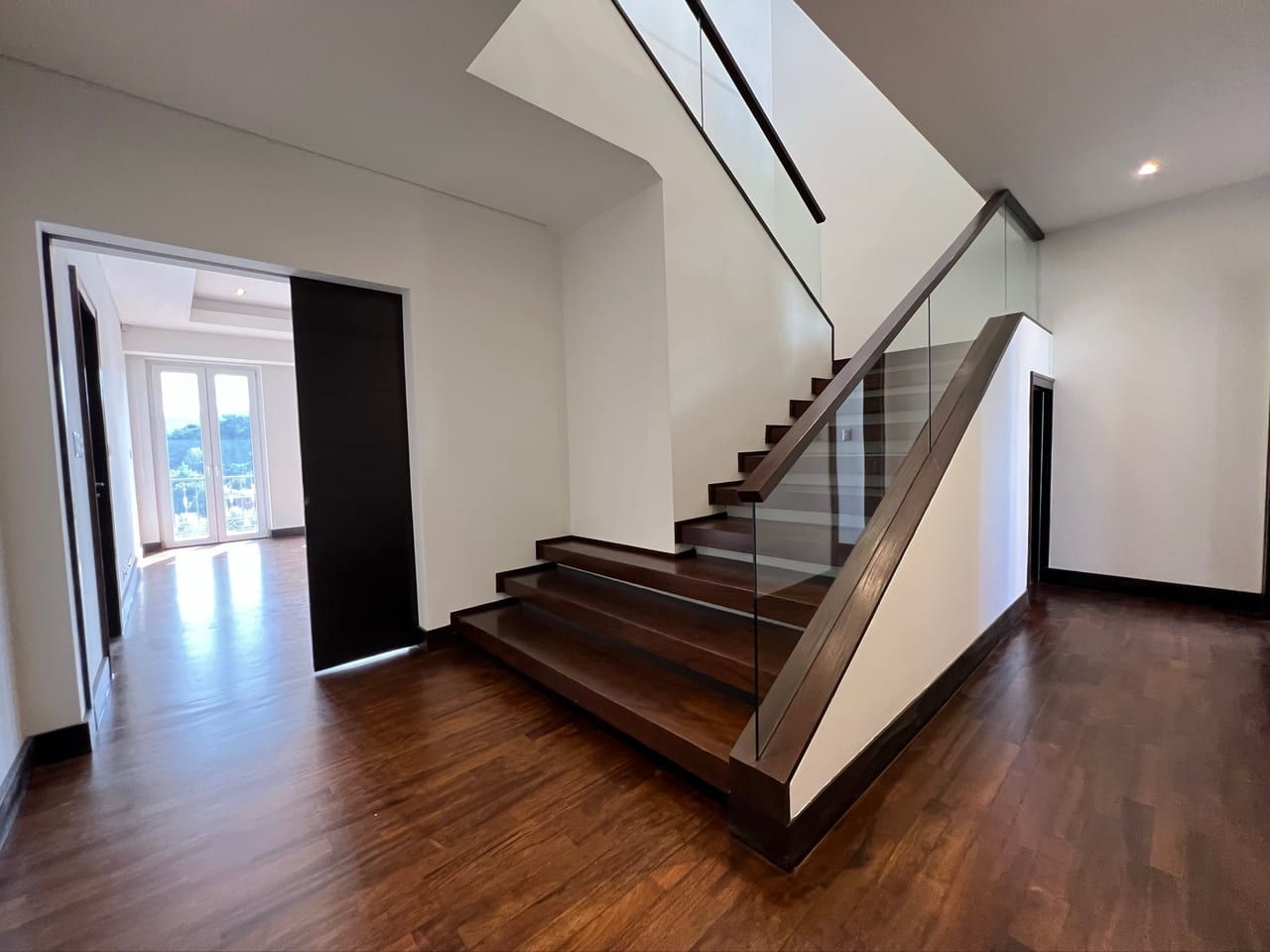 Alquiler amplio apartamento 2 Niveles | Quinta Avenida Zona 14 — Apartamento en Alquiler en Quinta Avenida, Zona 14, Guatemala, Ciudad — foto 10 de 17