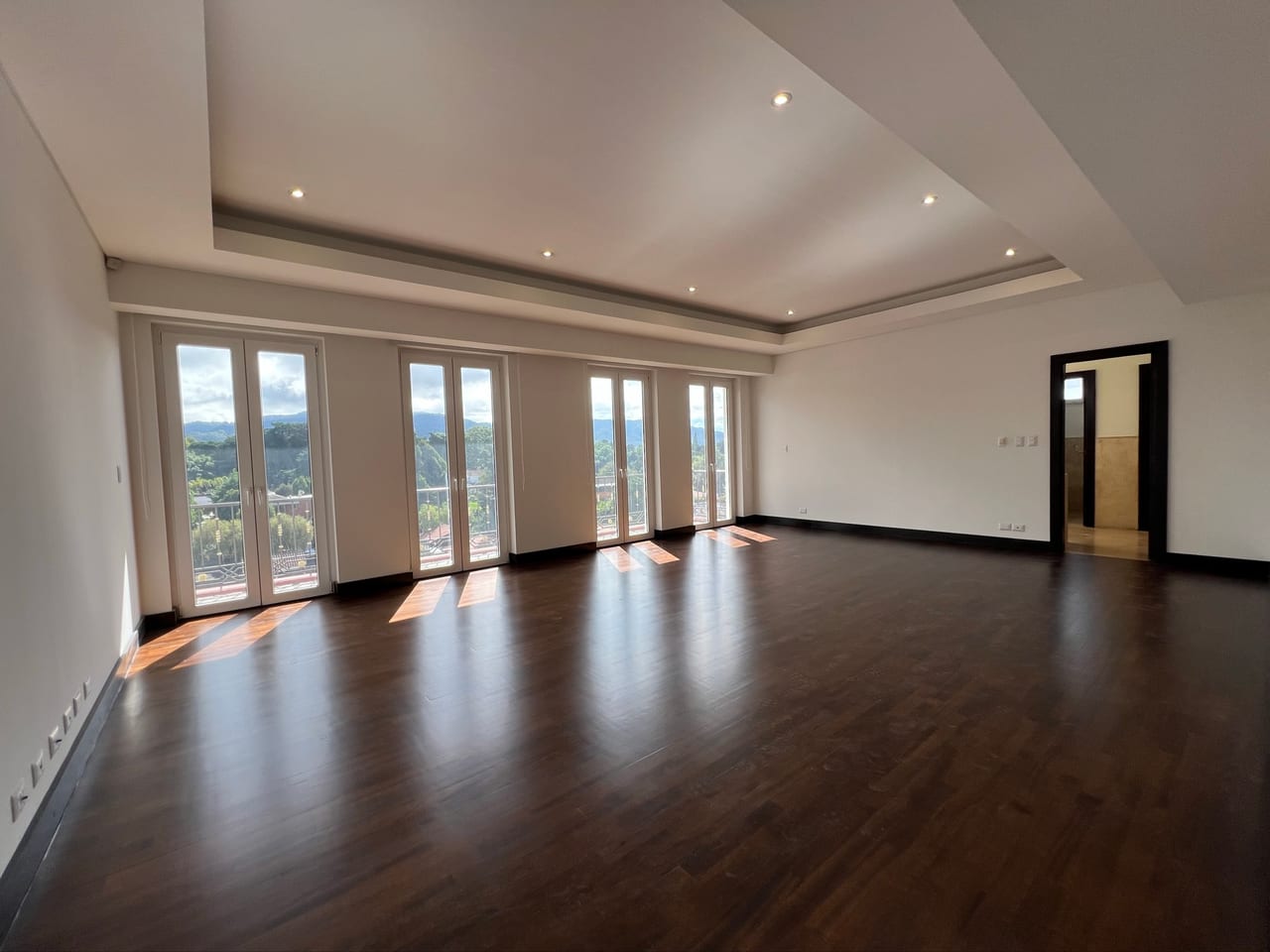 Alquiler amplio apartamento 2 Niveles | Quinta Avenida Zona 14 — Apartamento en Alquiler en Quinta Avenida, Zona 14, Guatemala, Ciudad — foto 11 de 17