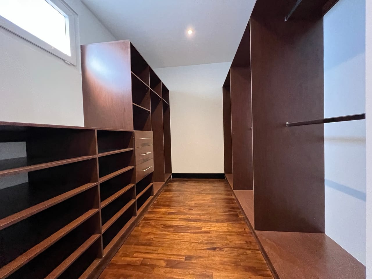 Alquiler amplio apartamento 2 Niveles | Quinta Avenida Zona 14 — Apartamento en Alquiler en Quinta Avenida, Zona 14, Guatemala, Ciudad — foto 14 de 17