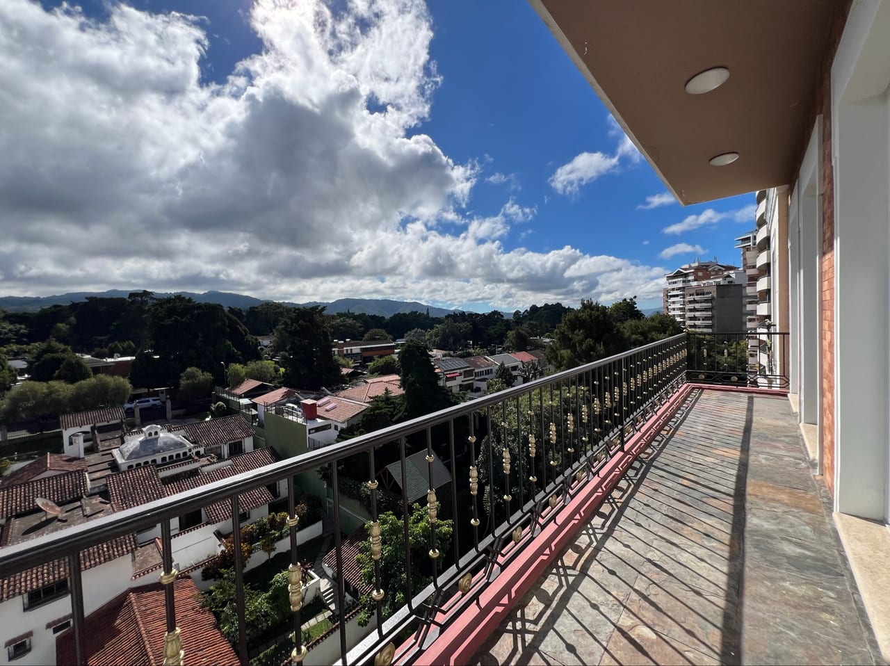 Alquiler amplio apartamento 2 Niveles | Quinta Avenida Zona 14 — Apartamento en Alquiler en Quinta Avenida, Zona 14, Guatemala, Ciudad — foto 15 de 17