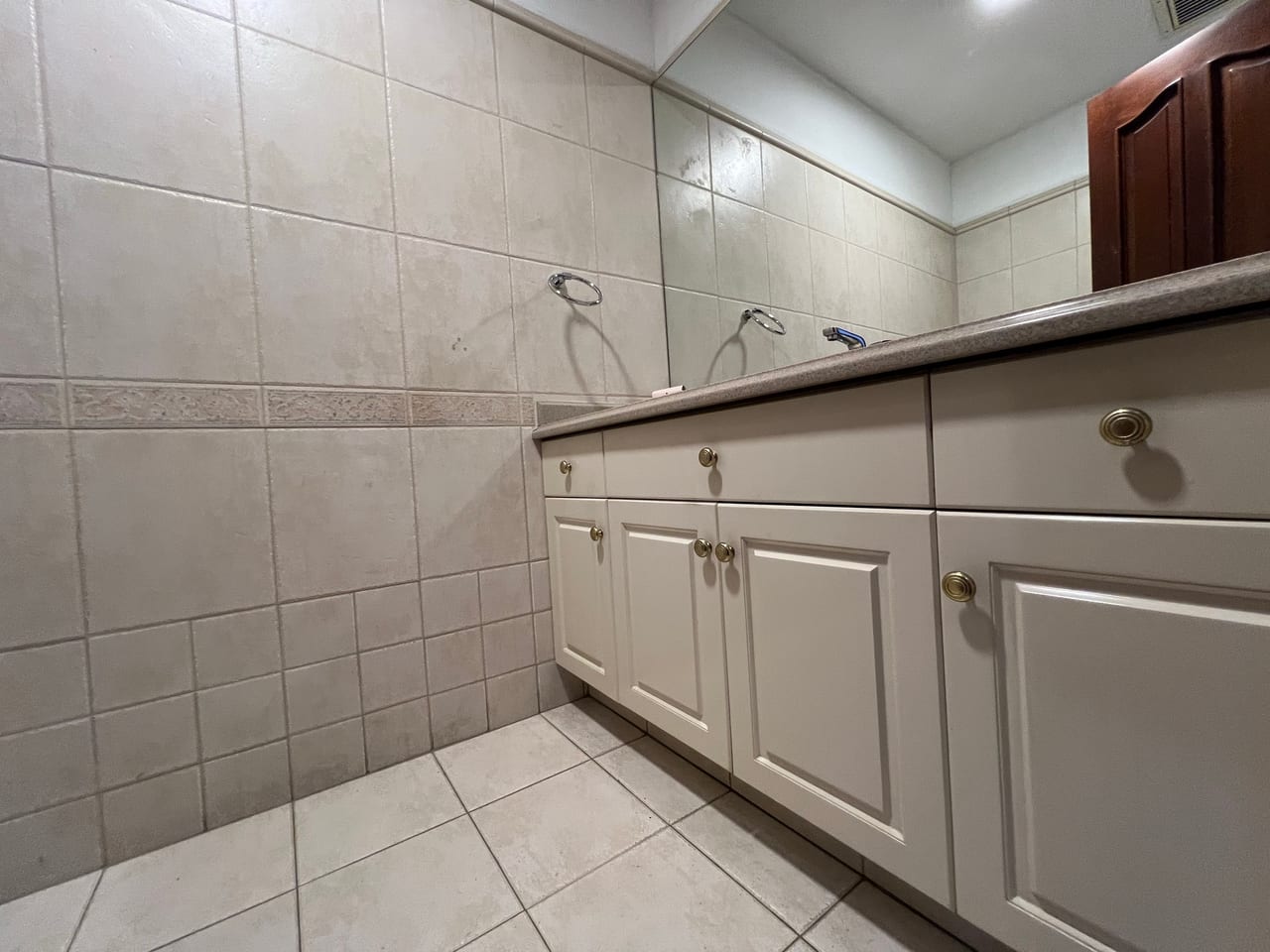 Alquiler amplio apartamento 3 Dormitorios | Villa Mayor zona 14 — Apartamento en Alquiler en Villa Mayor, Zona 14, Guatemala, Ciudad — foto 4 de 15