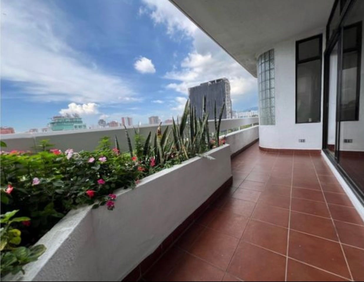 Alquiler amplio apartamento 3 Dormitorios | Villa Mayor zona 14 — Apartamento en Alquiler en Villa Mayor, Zona 14, Guatemala, Ciudad — foto 10 de 15