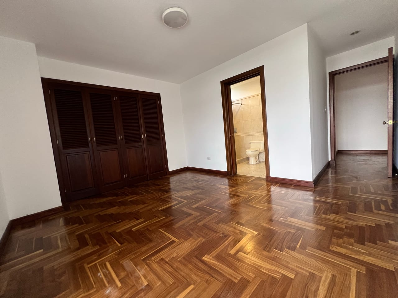 Alquiler amplio apartamento 3 Dormitorios | Villa Mayor zona 14 — Apartamento en Alquiler en Villa Mayor, Zona 14, Guatemala, Ciudad — foto 11 de 15