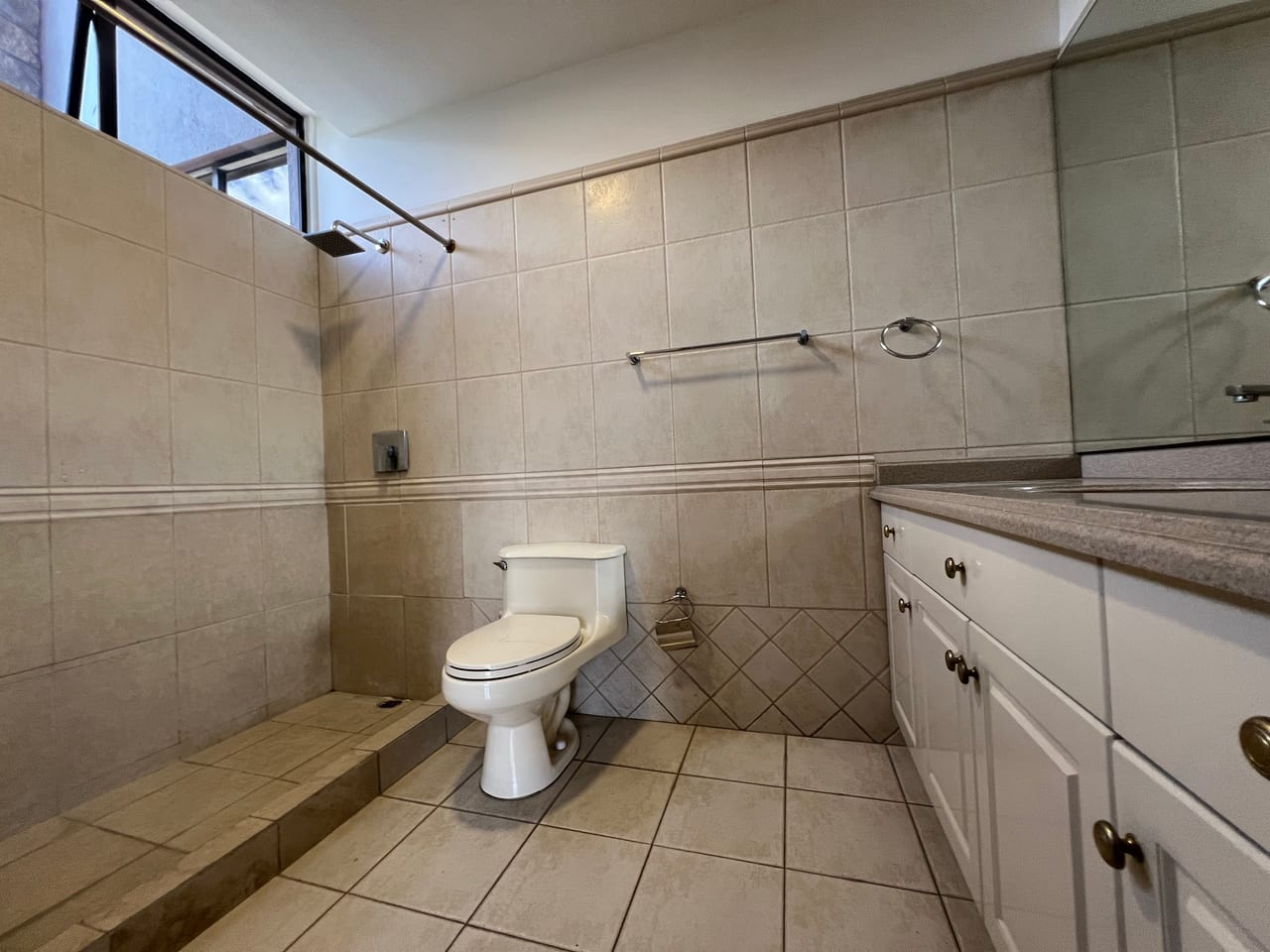 Alquiler amplio apartamento 3 Dormitorios | Villa Mayor zona 14 — Apartamento en Alquiler en Villa Mayor, Zona 14, Guatemala, Ciudad — foto 12 de 15