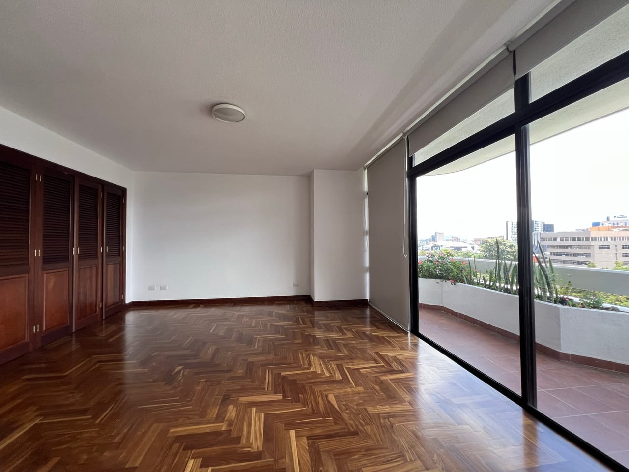 Alquiler amplio apartamento 3 Dormitorios | Villa Mayor zona 14 — Apartamento en Alquiler en Villa Mayor, Zona 14, Guatemala, Ciudad — foto 14 de 15