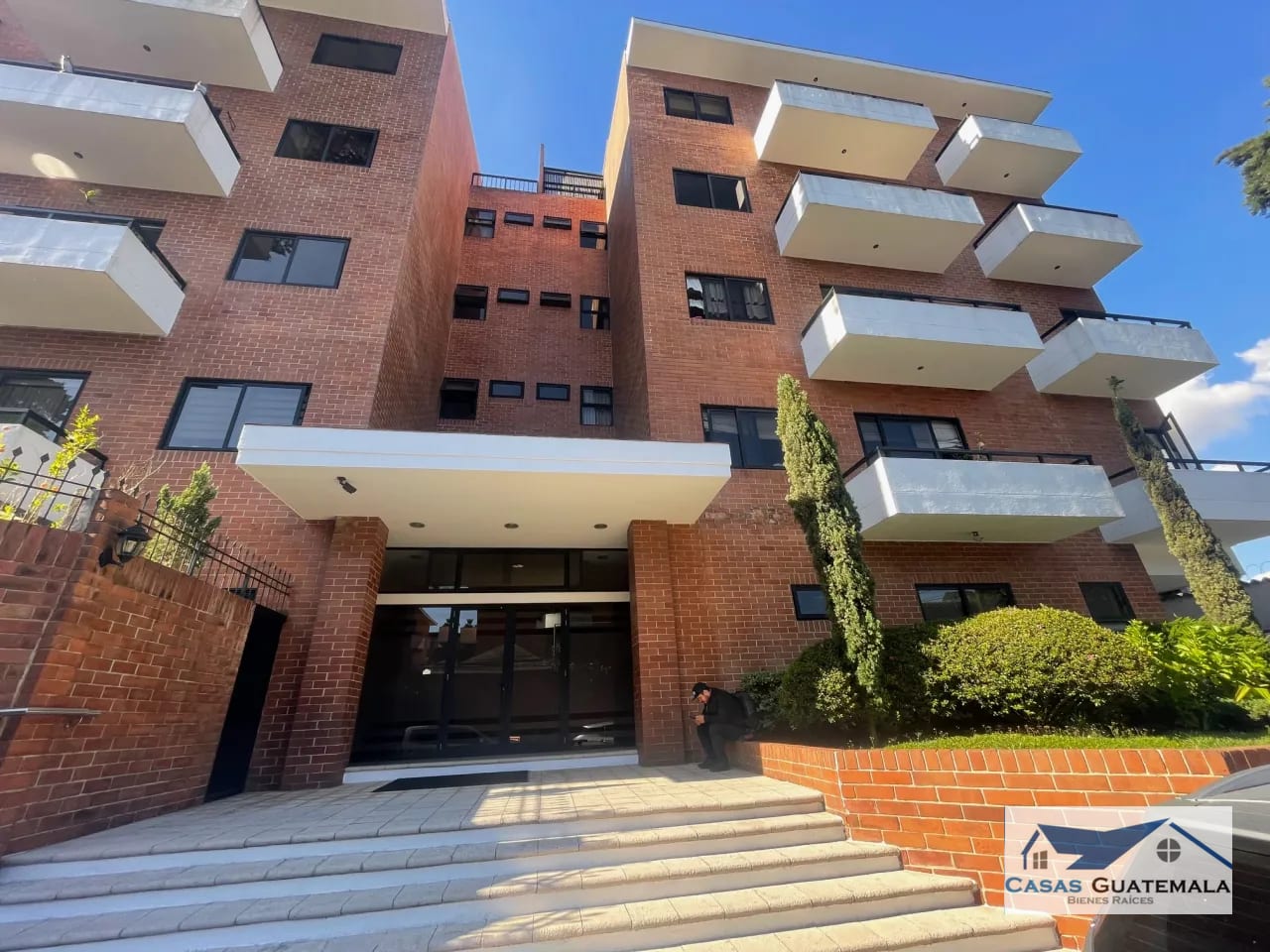 Rento apartamento en Oakland EDIFICIO EXCLUSIVO CERCA DE OAKLAND MALL — Apartamento en Alquiler en Zona 10, Guatemala, Ciudad — foto 1 de 14