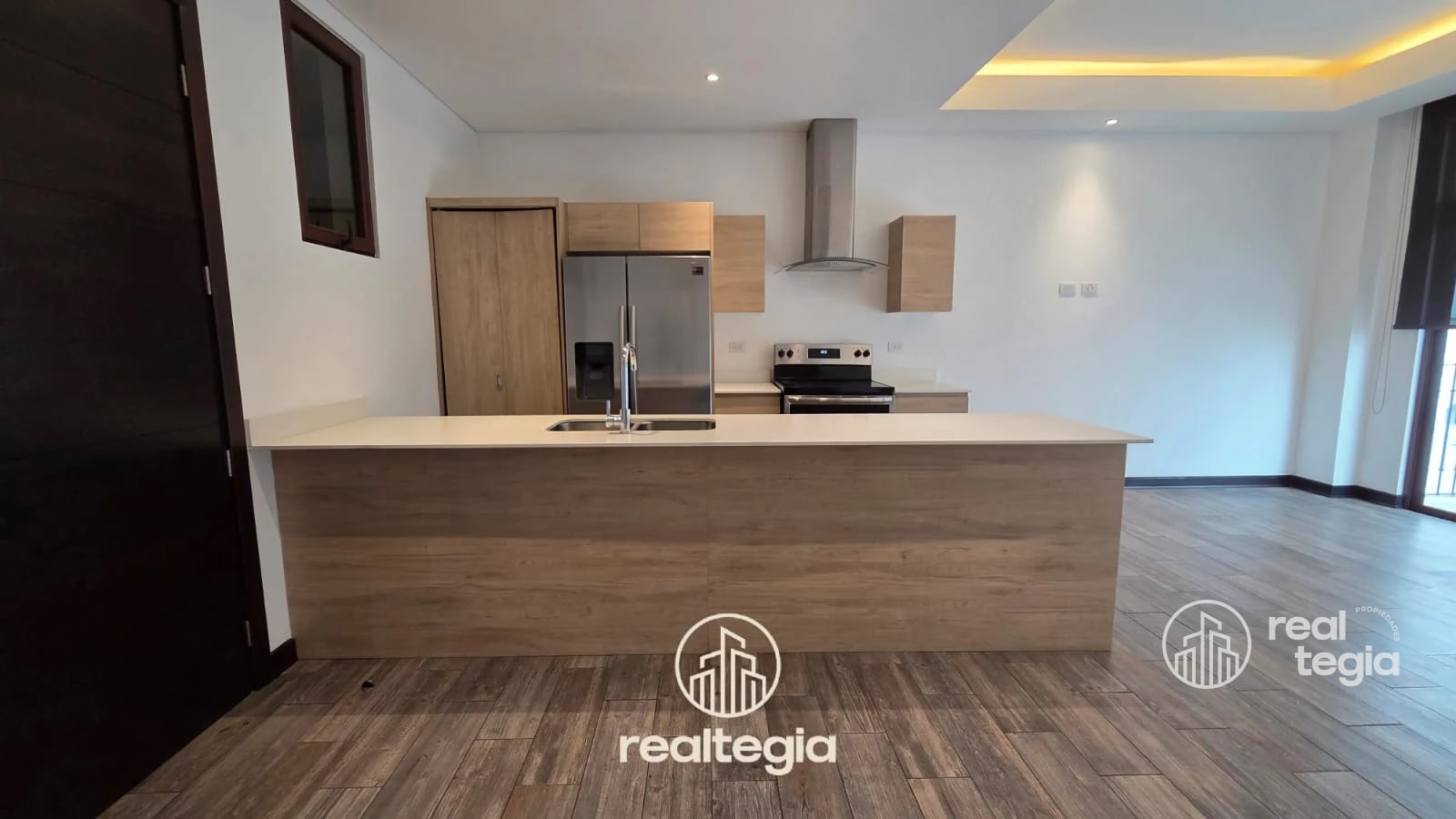 APARTAMENTO EN LIRIOS DE CAYALÁ ZONA 16 — Apartamento en Venta en Zona 16, Guatemala, Ciudad — foto 1 de 12