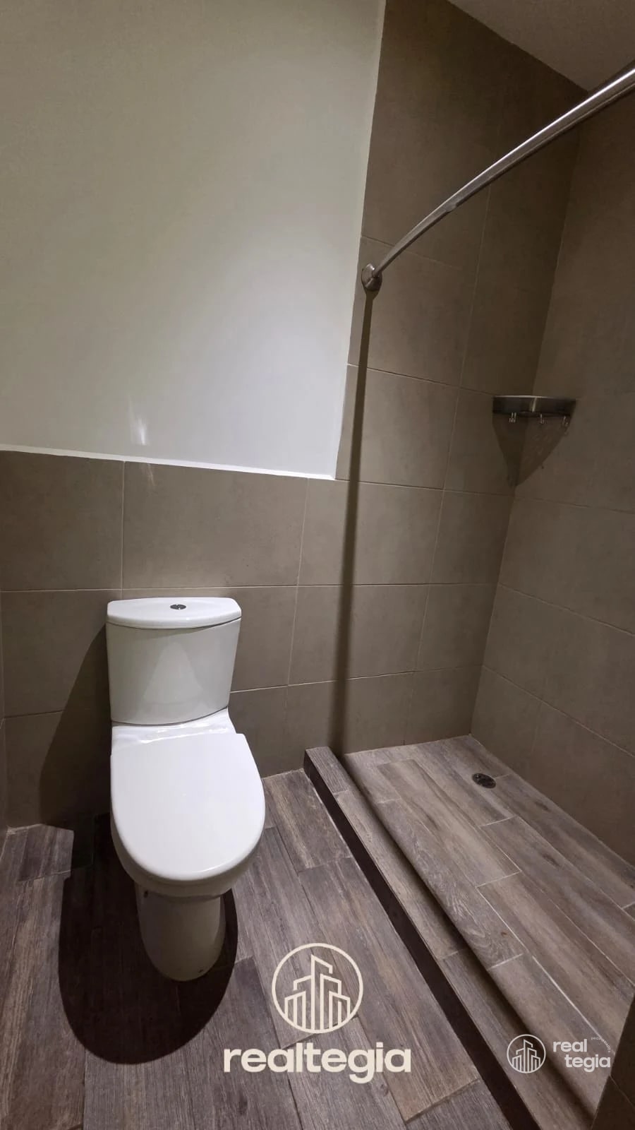 APARTAMENTO EN LIRIOS DE CAYALÁ ZONA 16 — Apartamento en Venta en Zona 16, Guatemala, Ciudad — foto 12 de 12
