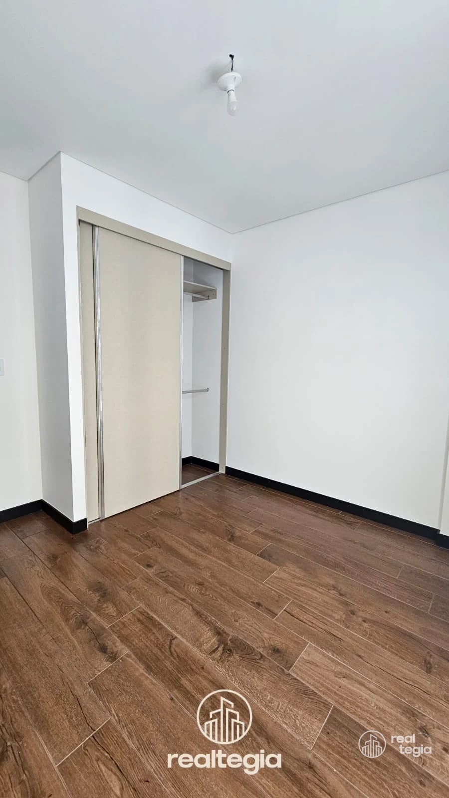 APARTAMENTO EN VENTA LIRIOS DE CAYALÁ ZONA 16 — Apartamento en Venta en Zona 16, Guatemala, Ciudad — foto 7 de 8
