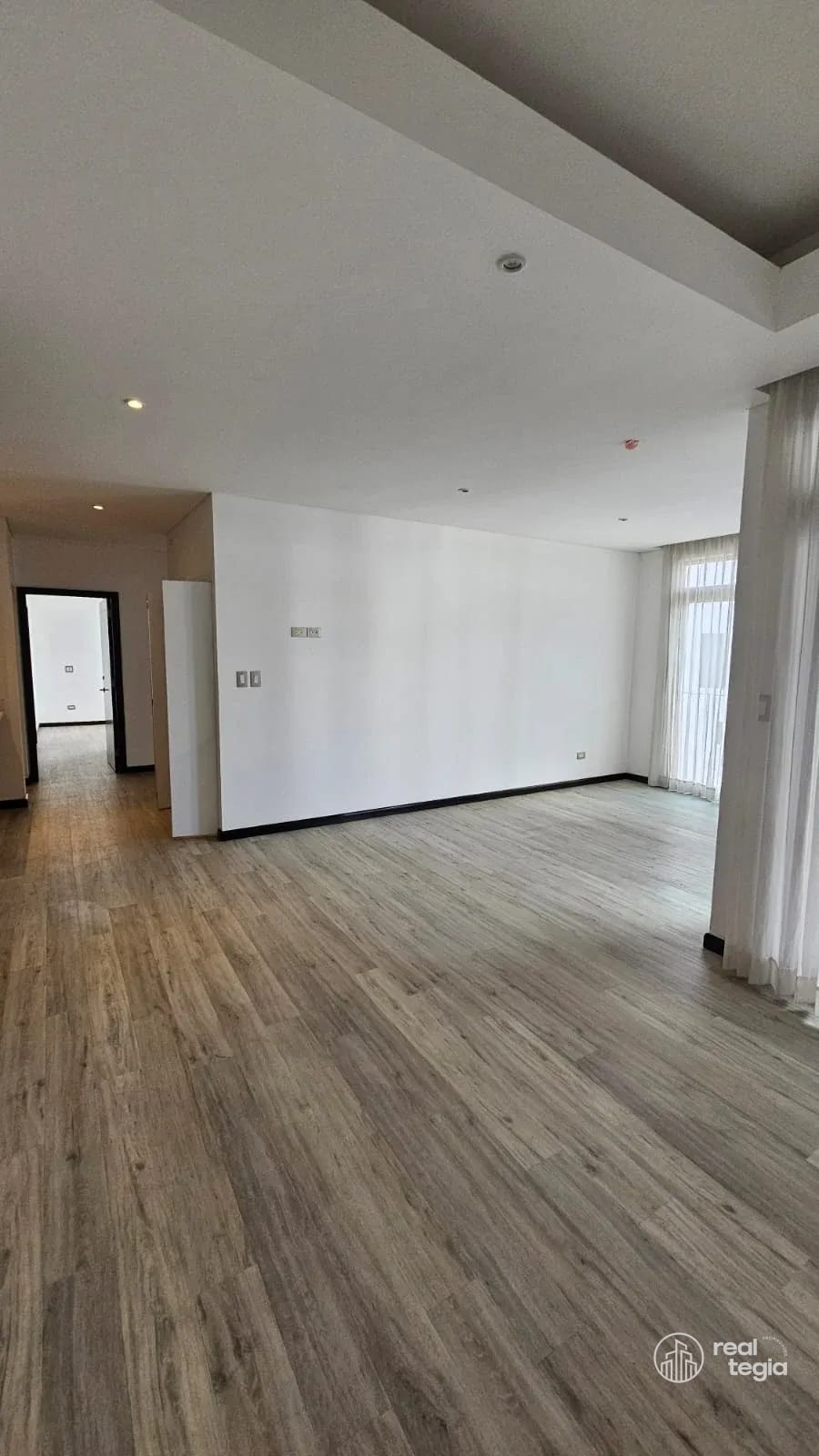 APARTAMENTO EN LIRIOS DE CAYALÁ ZONA 16 — Apartamento en Alquiler en Zona 16, Guatemala, Ciudad — foto 8 de 17