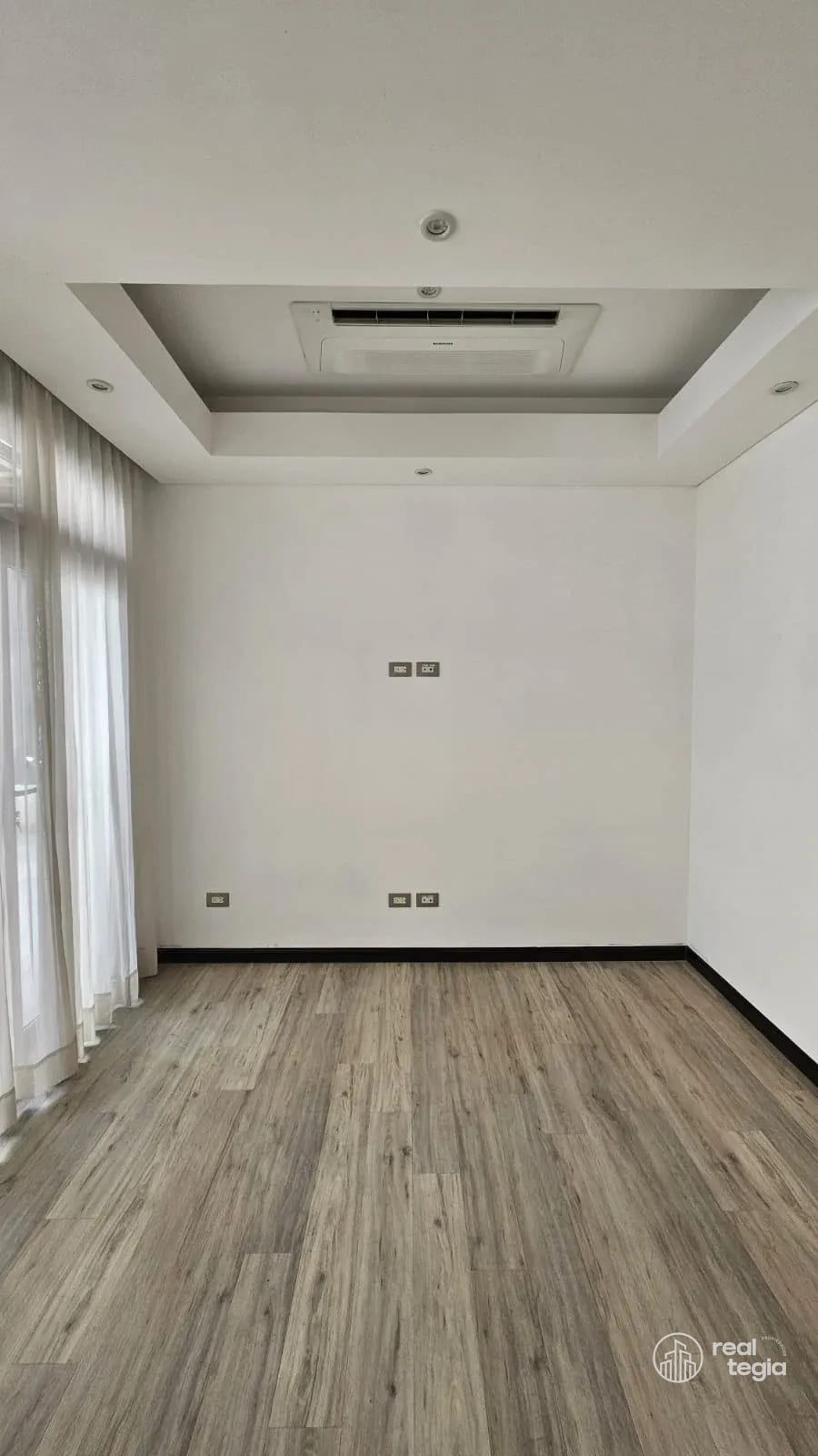 APARTAMENTO EN LIRIOS DE CAYALÁ ZONA 16 — Apartamento en Alquiler en Zona 16, Guatemala, Ciudad — foto 4 de 17