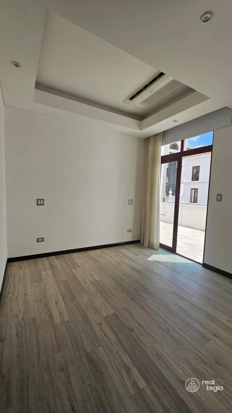 APARTAMENTO EN LIRIOS DE CAYALÁ ZONA 16 — Apartamento en Alquiler en Zona 16, Guatemala, Ciudad — foto 11 de 17