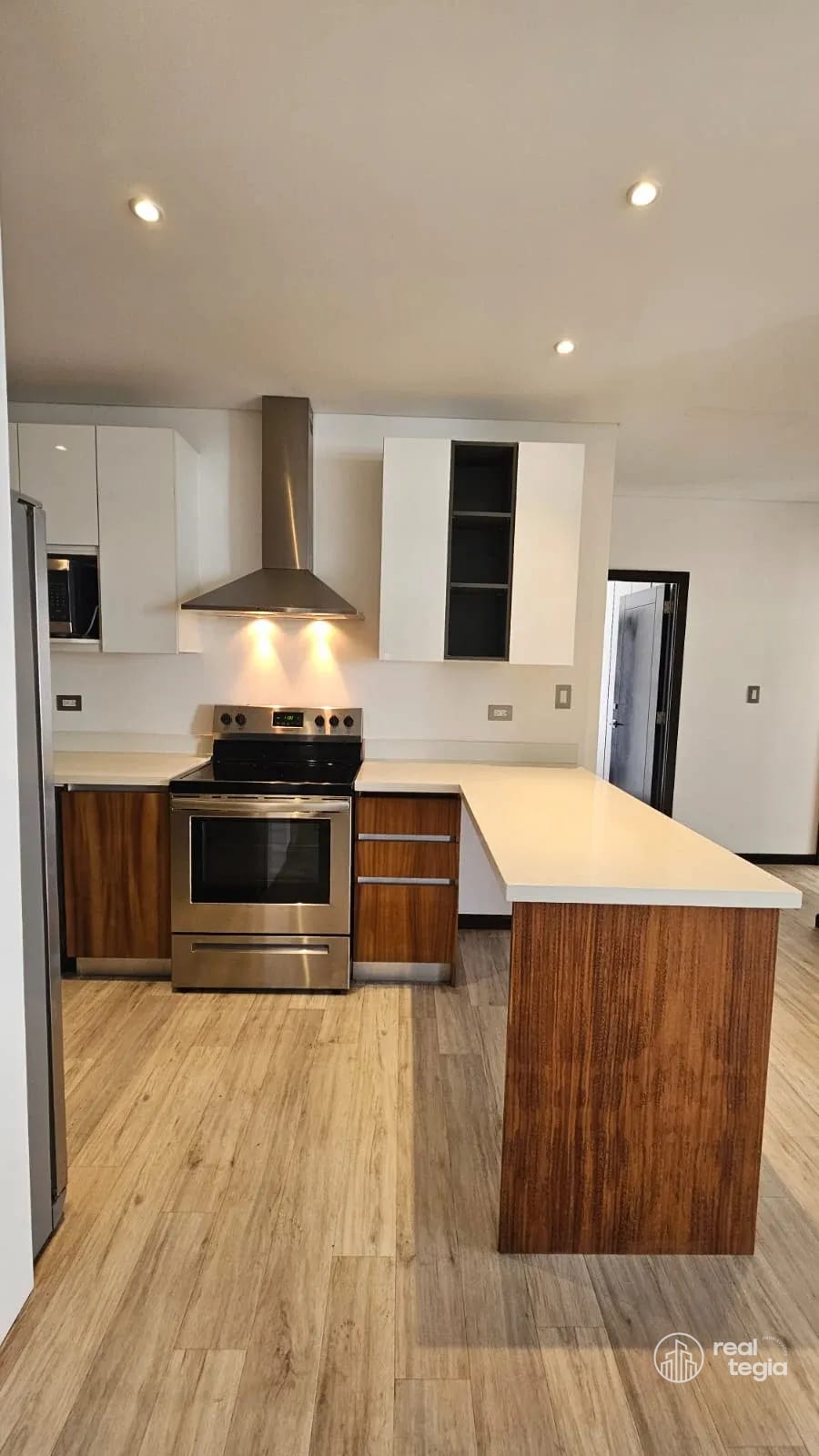 APARTAMENTO EN LIRIOS DE CAYALÁ ZONA 16 — Apartamento en Alquiler en Zona 16, Guatemala, Ciudad — foto 1 de 17