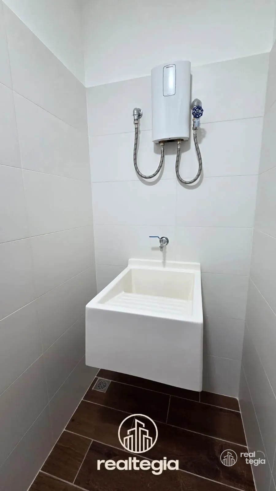 APARTAMENTO LIRIOS DE CAYALÁ ZONA 16 — Apartamento en Alquiler en Zona 16, Guatemala, Ciudad — foto 8 de 9
