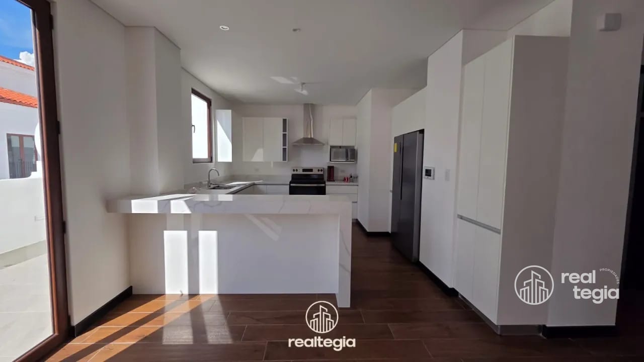 APARTAMENTO EN LIRIOS DE CAYALÁ ZONA 16 — Apartamento en Alquiler en Zona 16, Guatemala, Ciudad — foto 1 de 14