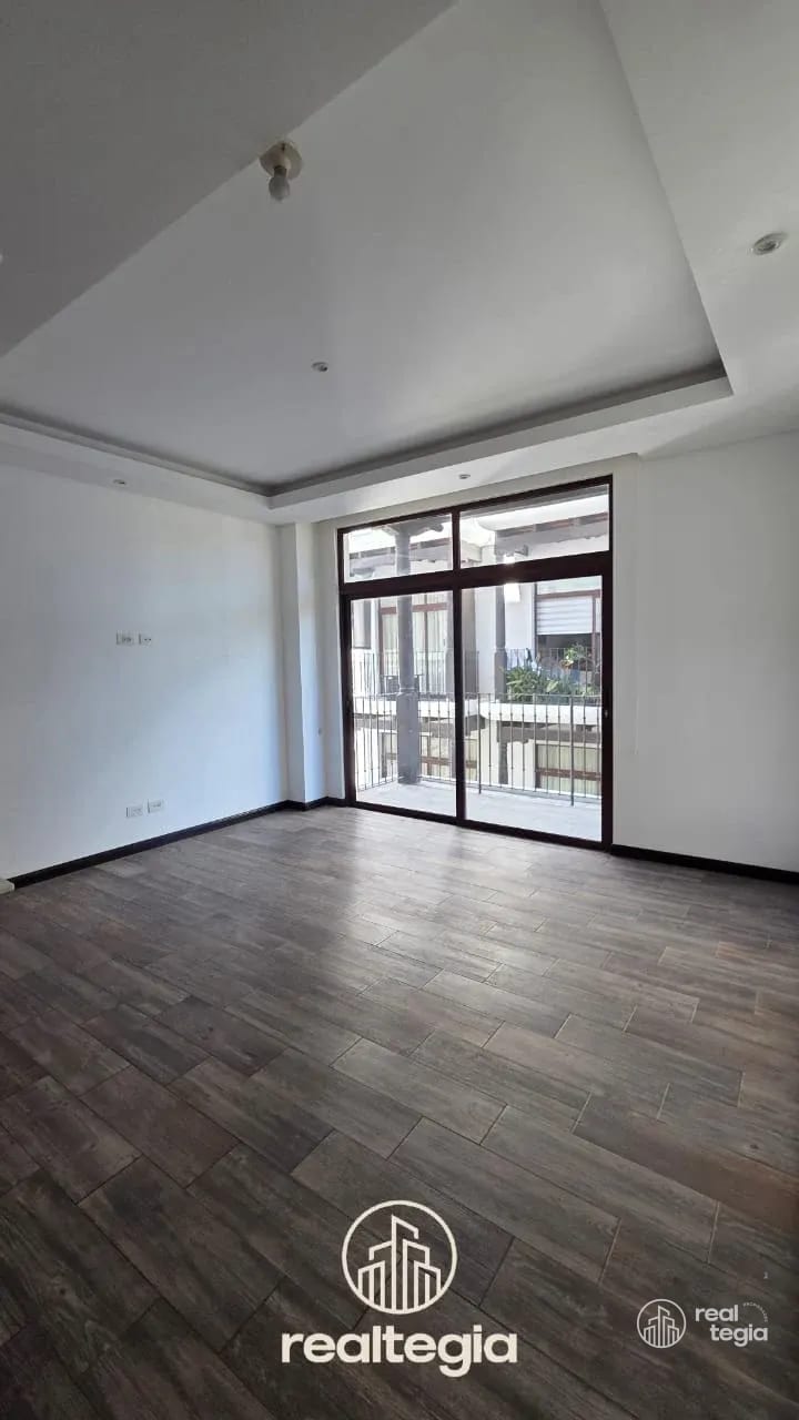 APARTAMENTO EN LIRIOS DE CAYALÁ ZONA 16 — Apartamento en Alquiler en Zona 16, Guatemala, Ciudad — foto 5 de 16