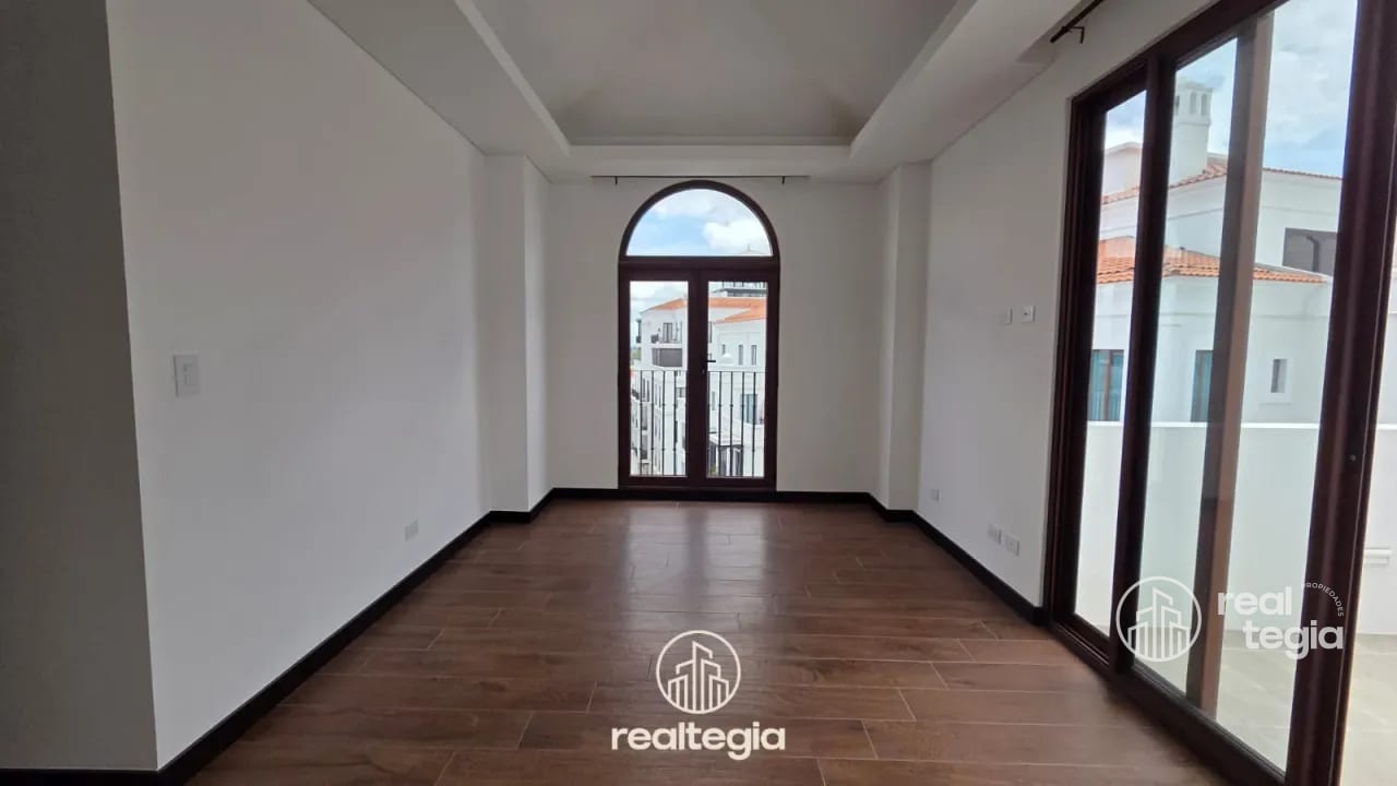 APARTAMENTO EN LIRIOS DE CAYALÁ ZONA 16 — Apartamento en Alquiler en Zona 16, Guatemala, Ciudad — foto 4 de 12