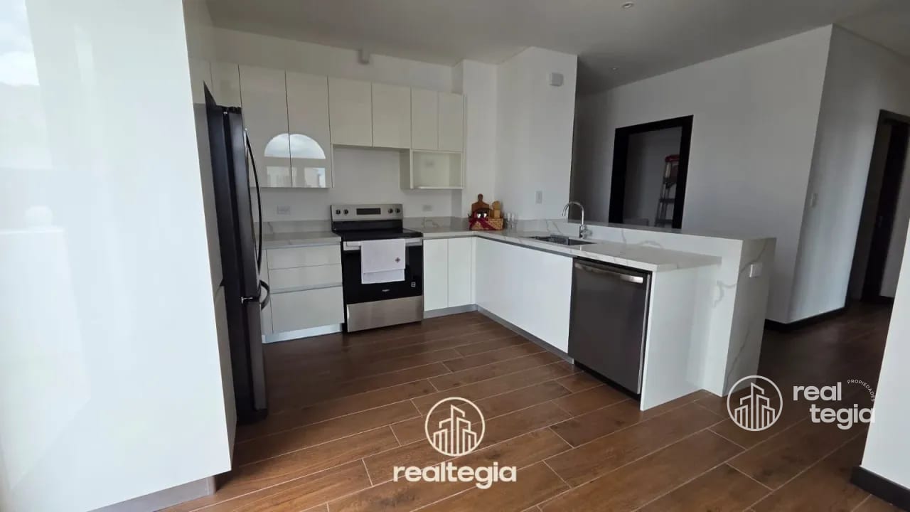APARTAMENTO EN LIRIOS DE CAYALÁ ZONA 16 — Apartamento en Alquiler en Zona 16, Guatemala, Ciudad — foto 1 de 12