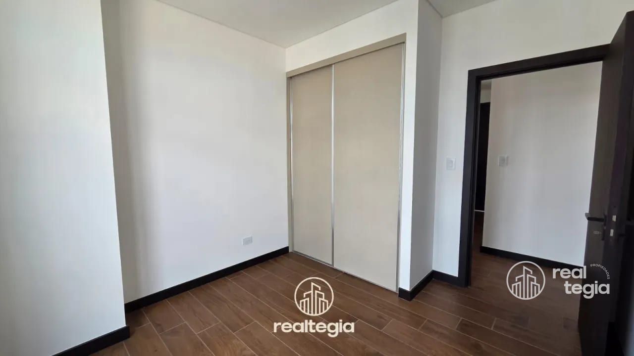 APARTAMENTO EN LIRIOS DE CAYALÁ ZONA 16 — Apartamento en Alquiler en Zona 16, Guatemala, Ciudad — foto 6 de 12
