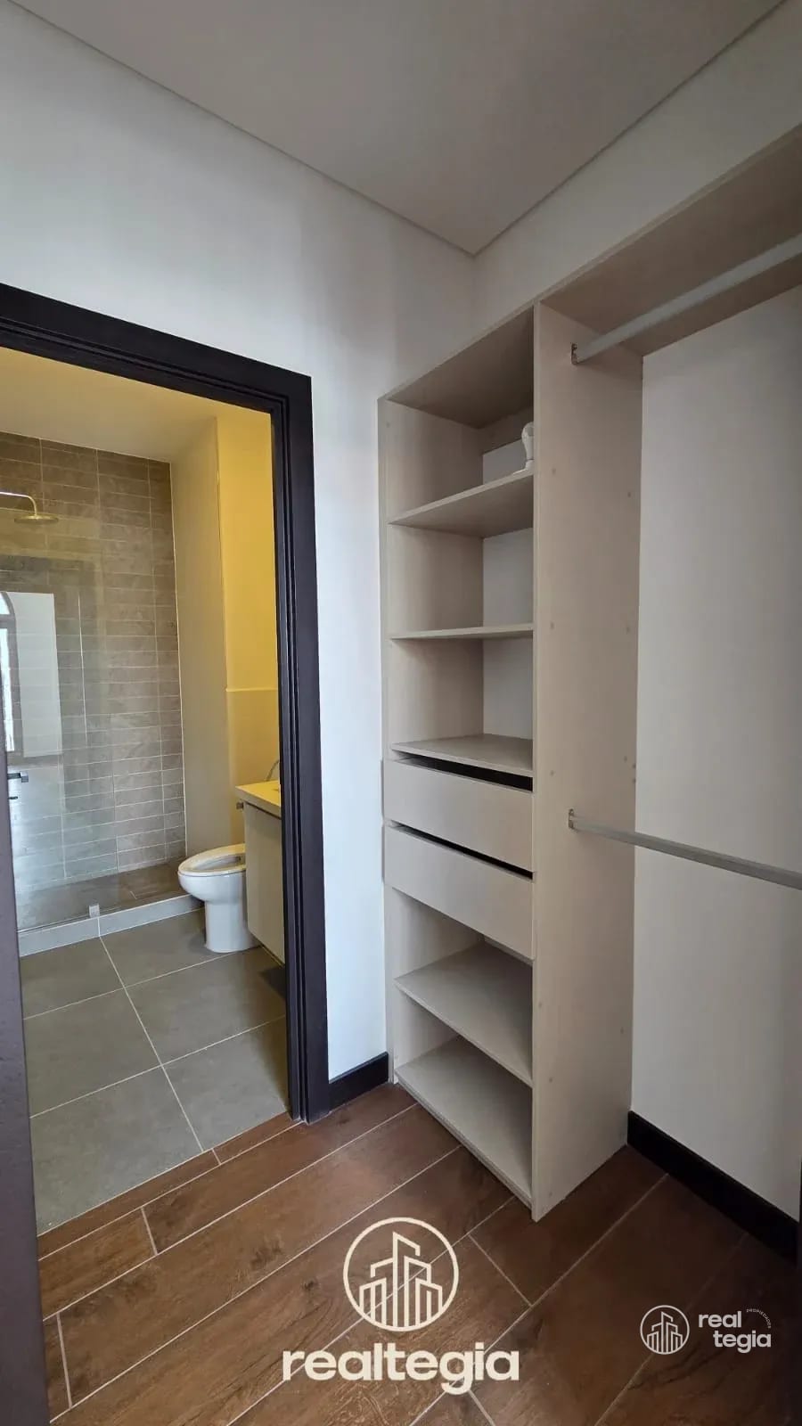 APARTAMENTO EN LIRIOS DE CAYALÁ ZONA 16 — Apartamento en Alquiler en Zona 16, Guatemala, Ciudad — foto 7 de 12