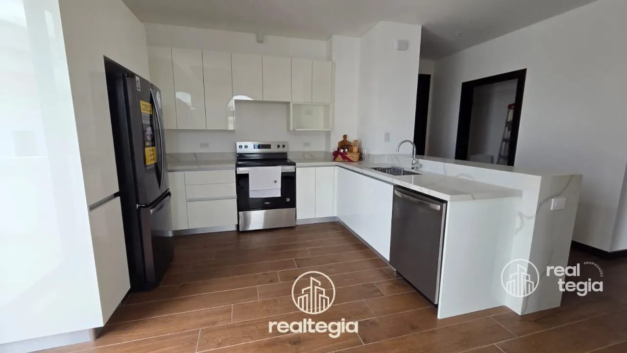 APARTAMENTO EN LIRIOS DE CAYALÁ ZONA 16 — Apartamento en Alquiler en Zona 16, Guatemala, Ciudad — foto 2 de 12