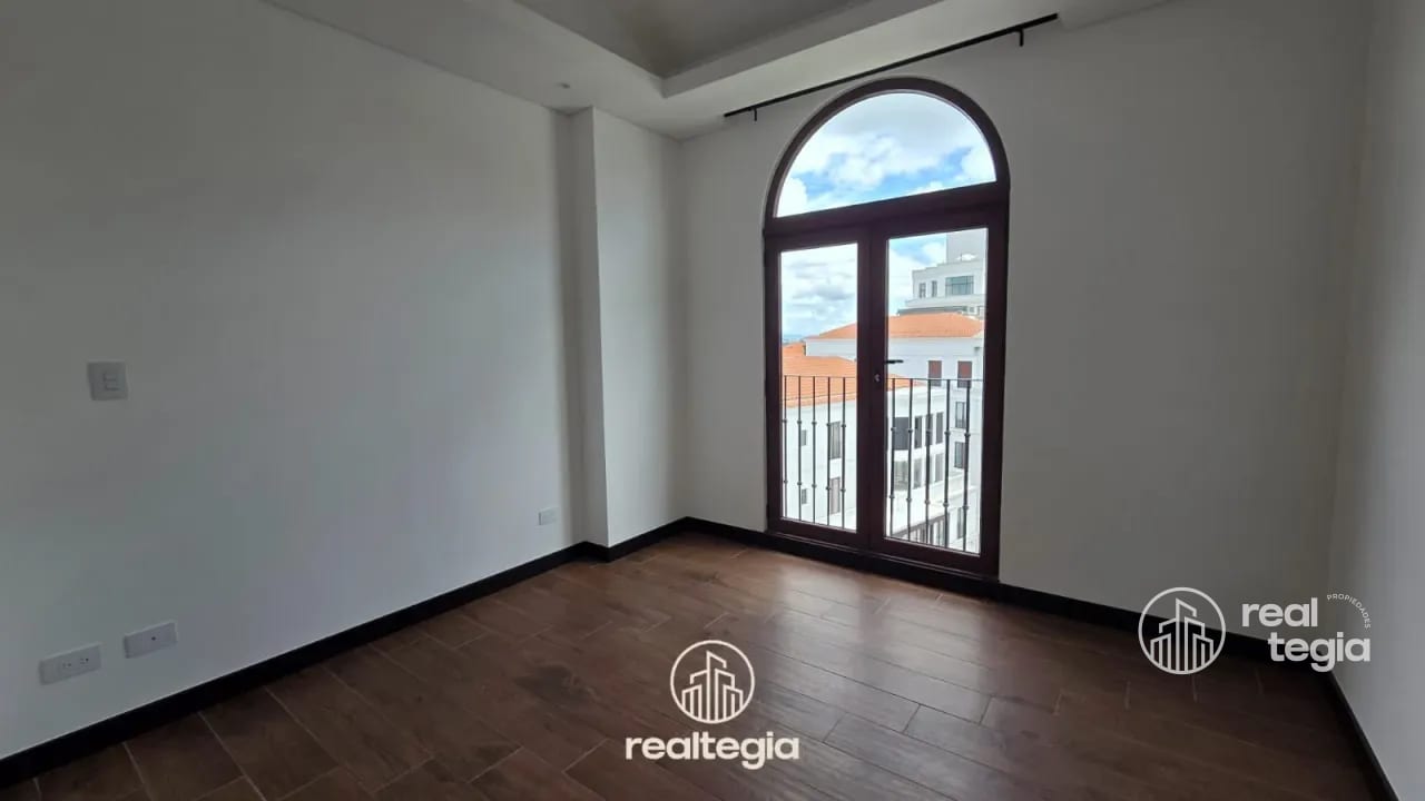 APARTAMENTO EN LIRIOS DE CAYALÁ ZONA 16 — Apartamento en Alquiler en Zona 16, Guatemala, Ciudad — foto 8 de 12