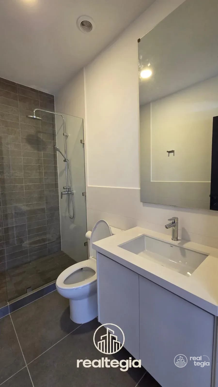 APARTAMENTO EN LIRIOS DE CAYALÁ ZONA 16 — Apartamento en Alquiler en Zona 16, Guatemala, Ciudad — foto 10 de 12