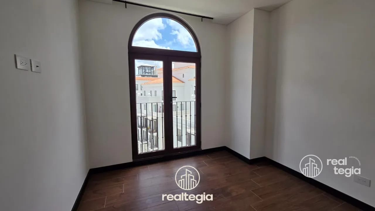 APARTAMENTO EN LIRIOS DE CAYALÁ ZONA 16 — Apartamento en Alquiler en Zona 16, Guatemala, Ciudad — foto 3 de 12