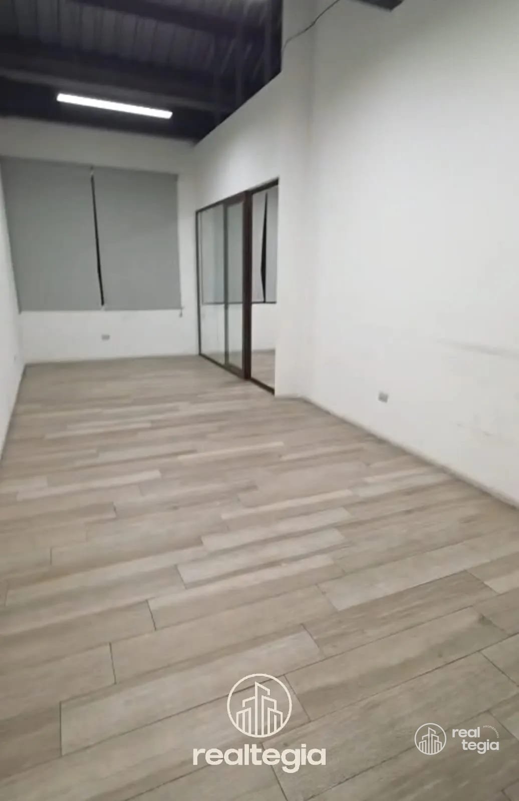 OFICINA DISTRITO MODA CIUDAD CAYALÁ ZONA 16 — Apartamento en Alquiler en Zona 16, Guatemala, Ciudad — foto 3 de 7