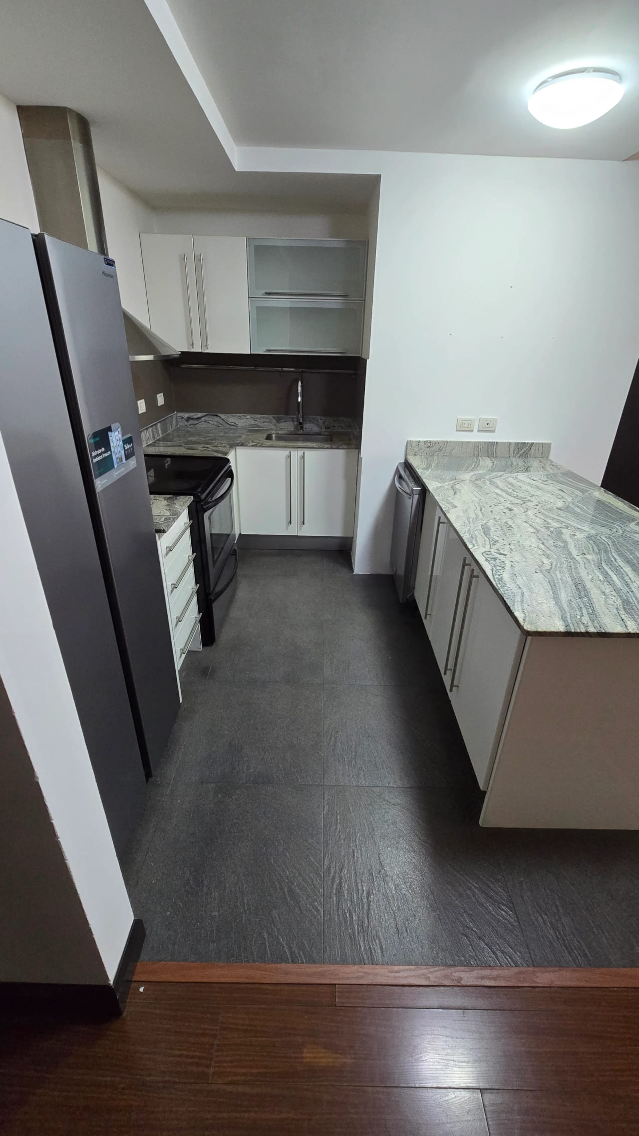Moderno y cómodo apartamento en alquiler en zona 10 — Apartamento en Alquiler en 19-10, Zona 10, Guatemala, Ciudad — foto 3 de 8