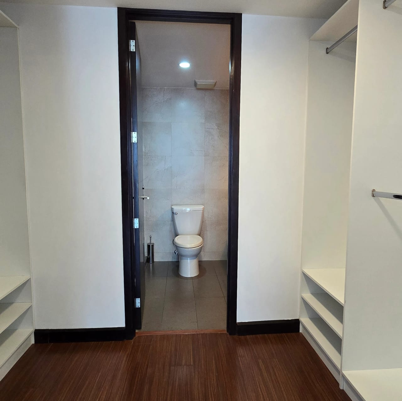 Moderno y cómodo apartamento en alquiler en zona 10 — Apartamento en Alquiler en 19-10, Zona 10, Guatemala, Ciudad — foto 5 de 8