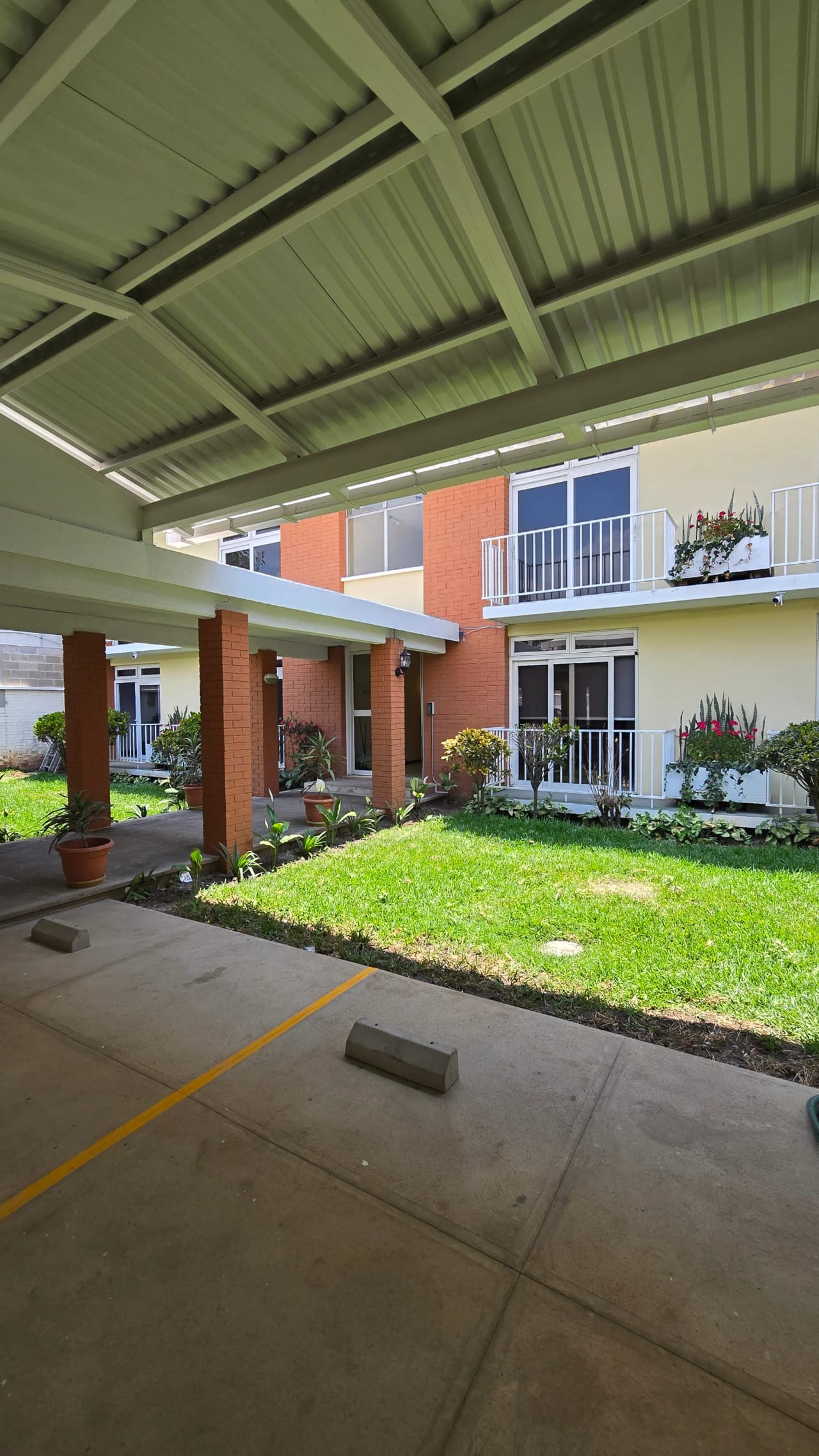 zona 13 - Apartamentos remodelados, tipo townhouse — Apartamento en Alquiler en Zona 13, Guatemala, Ciudad — foto 1 de 8