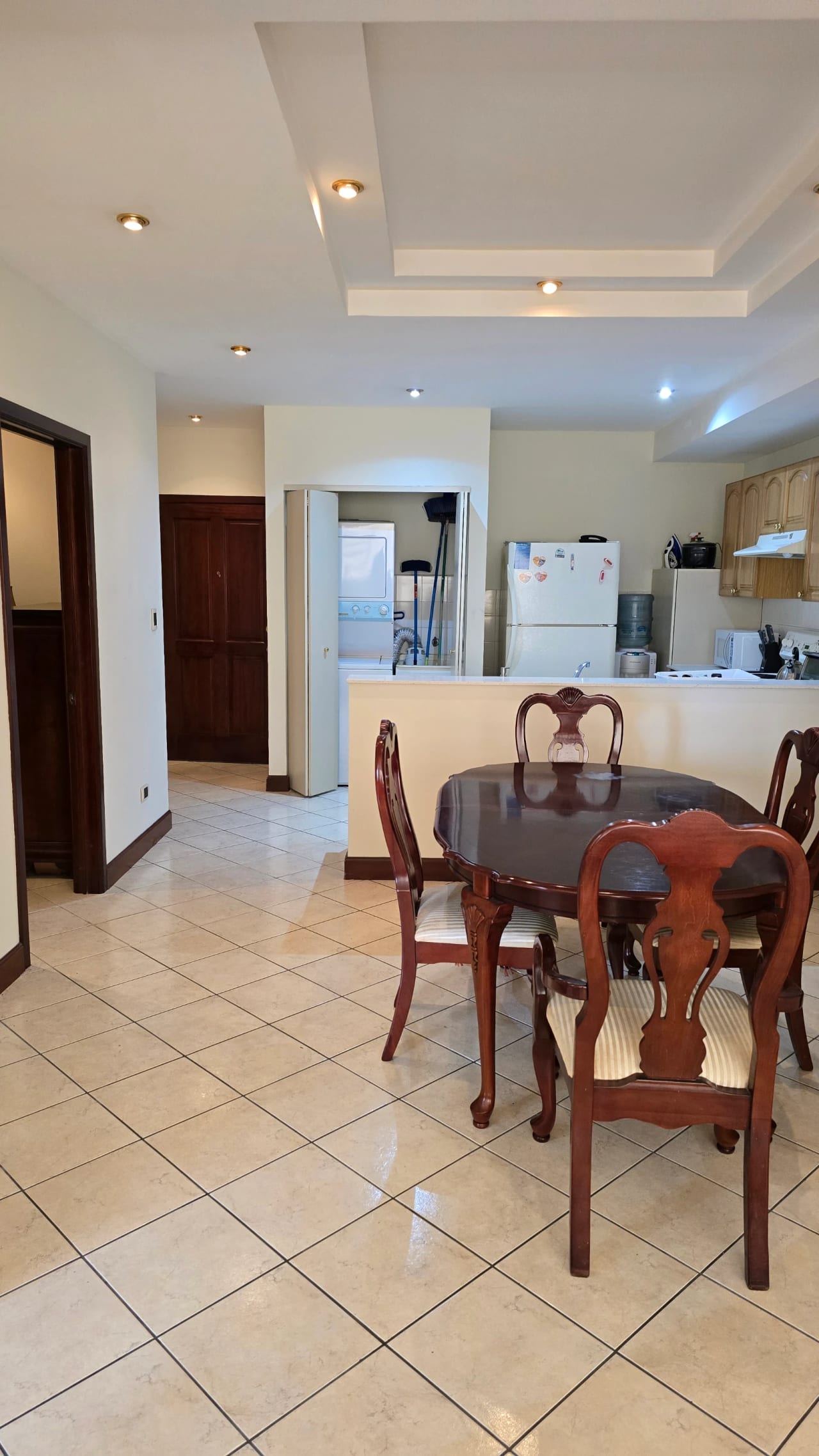 Alquiler de apartamento amueblado en Milenia, zona 10 Oakland — Apartamento en Alquiler en Milenia, Zona 10, Guatemala, Ciudad — foto 4 de 9
