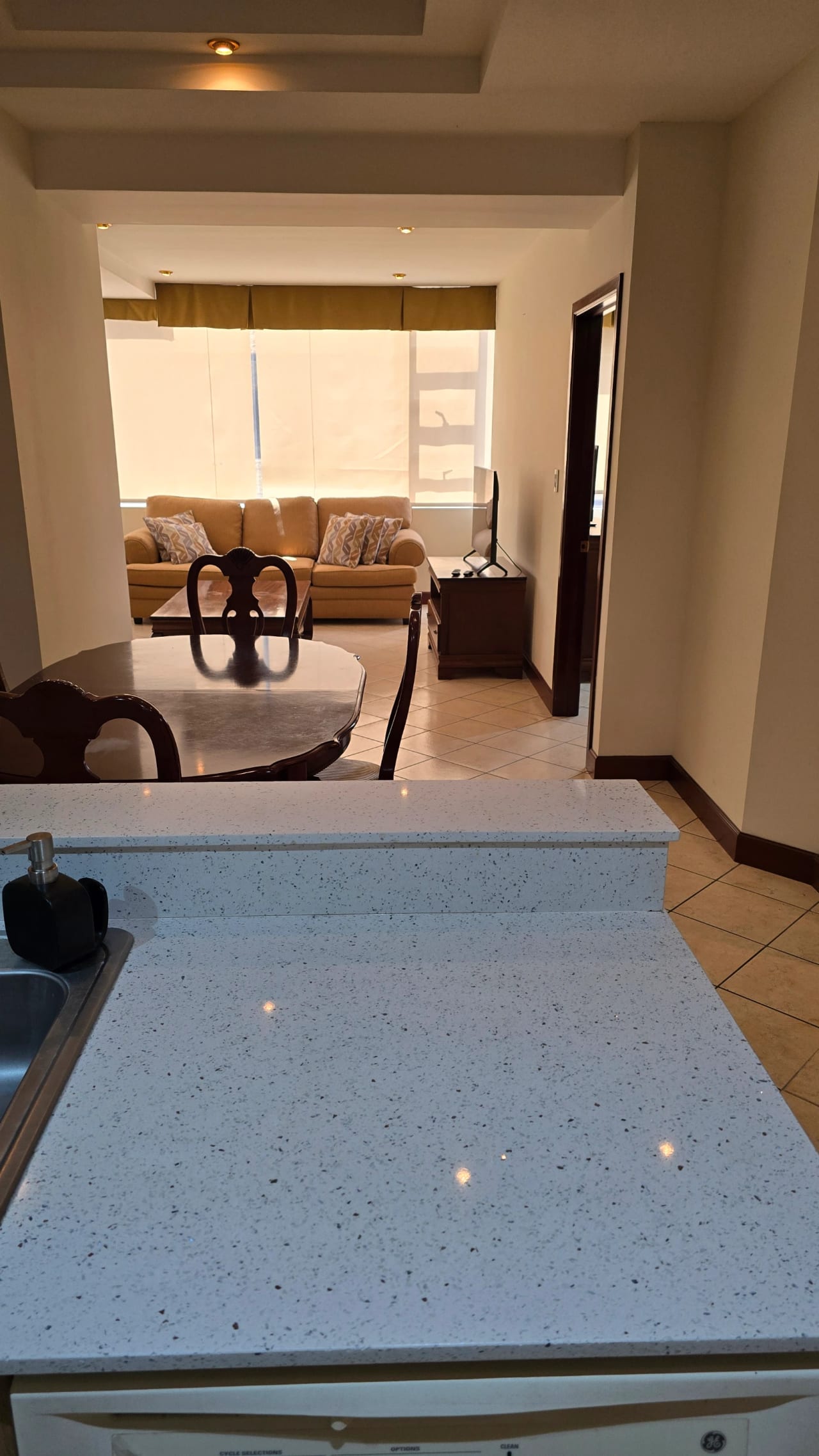 Alquiler de apartamento amueblado en Milenia, zona 10 Oakland — Apartamento en Alquiler en Milenia, Zona 10, Guatemala, Ciudad — foto 5 de 9