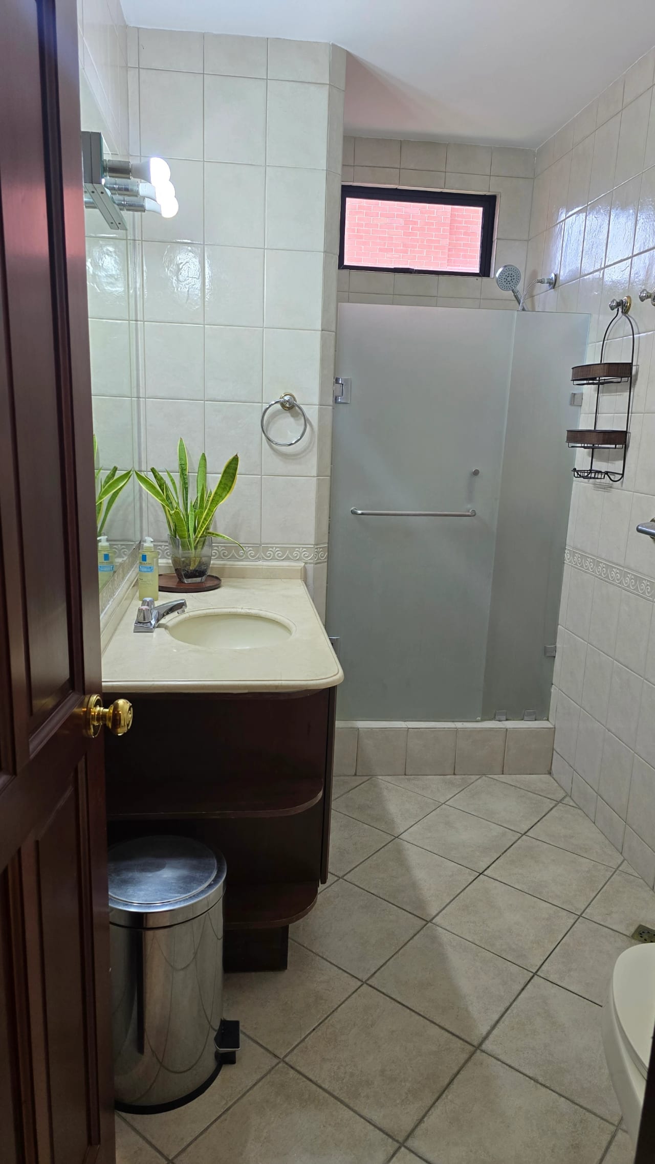 Alquiler de elegante apartamento amueblado en zo a 10, frente a La Est — Apartamento en Alquiler en San Ignacio, Zona 10, Guatemala, Ciudad — foto 8 de 10