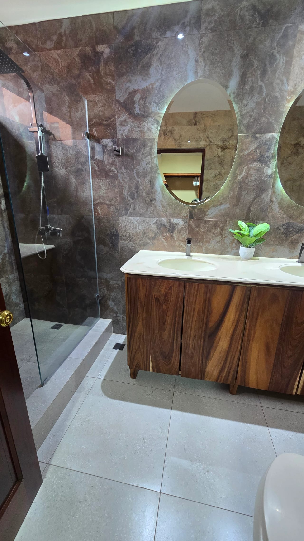 Alquiler de elegante apartamento amueblado en zo a 10, frente a La Est — Apartamento en Alquiler en San Ignacio, Zona 10, Guatemala, Ciudad — foto 10 de 10