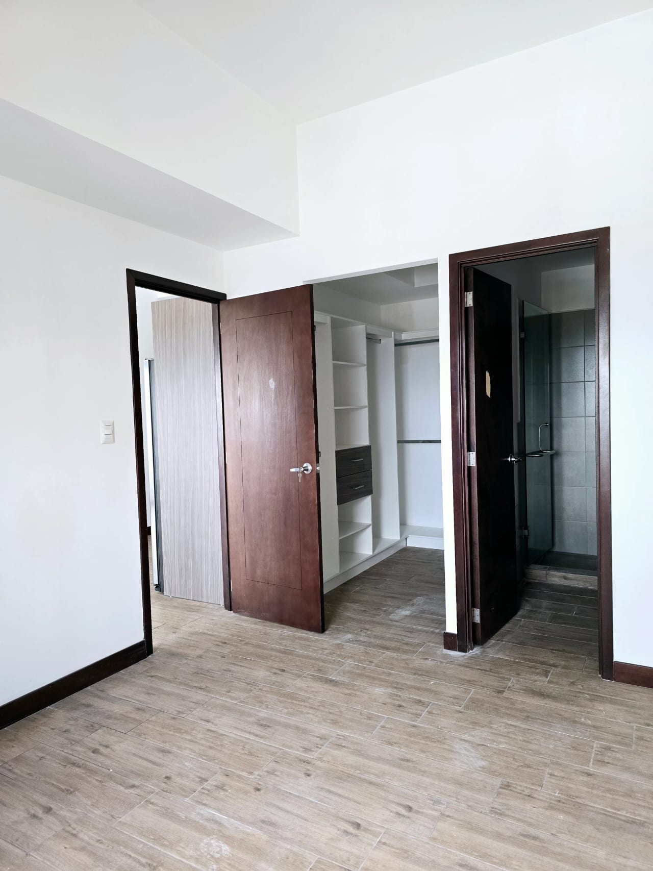 Cómodo apartamento en alquiler en zona 10, Dos dormitorios — Apartamento en Alquiler en Casalini Diagonal 6, Zona 10, Guatemala, Ciudad — foto 4 de 6