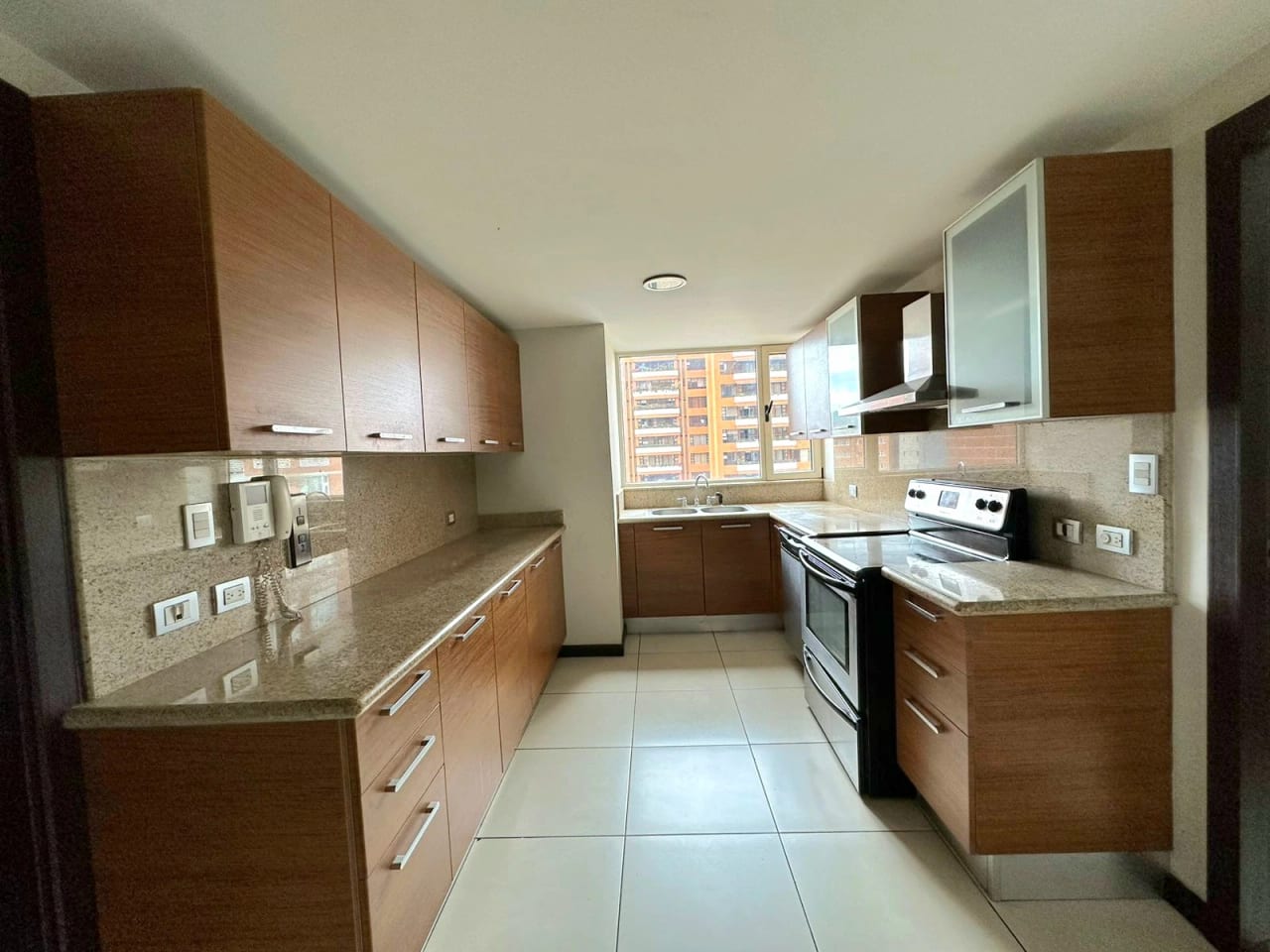 Apartamento del Grupo Premier en alquiler en zona 14 — Apartamento en Alquiler en Dalí, Zona 14, Guatemala, Ciudad — foto 2 de 8