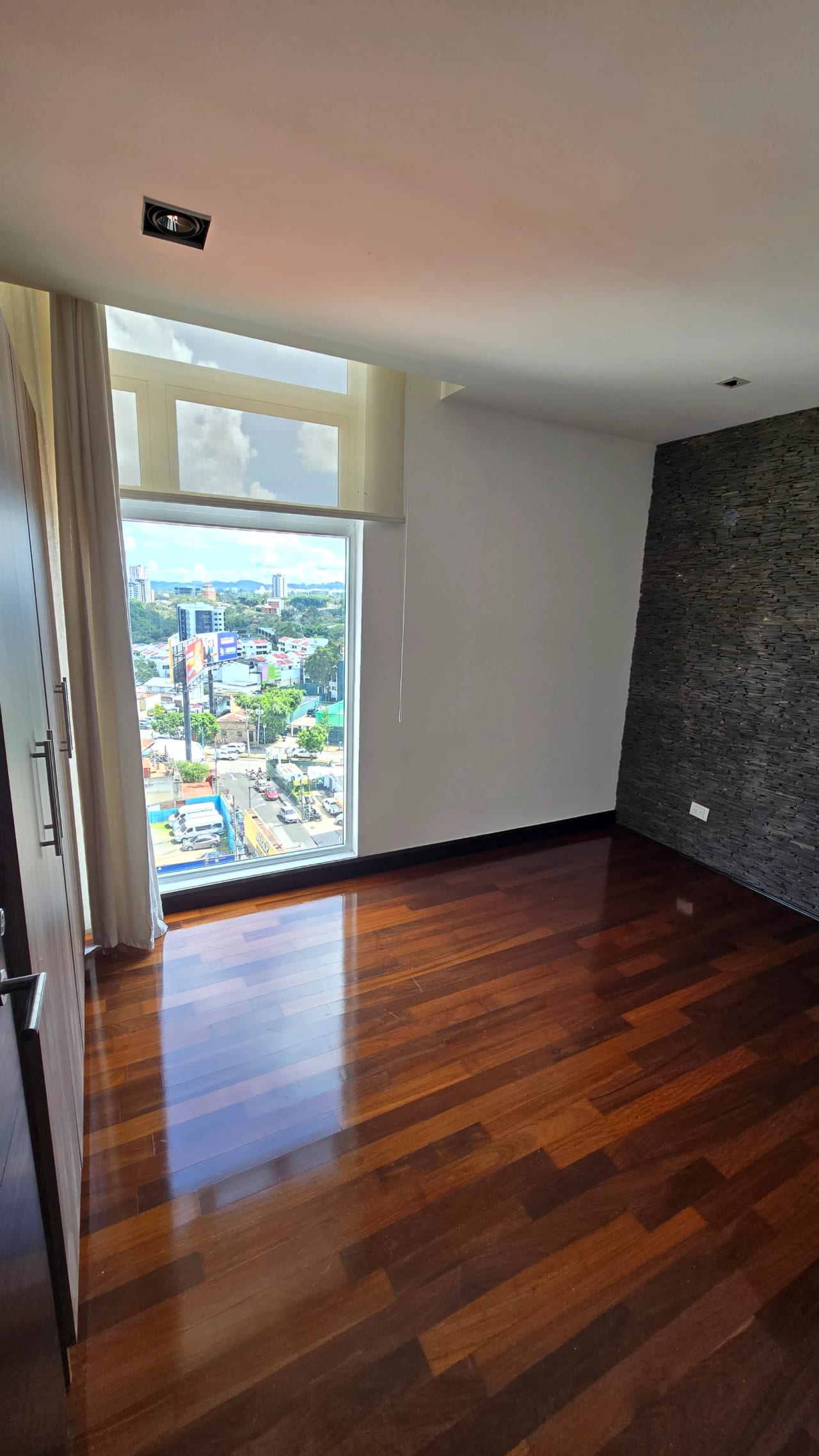 Zona 10 - Amplio apartamento en alquiler, 185m2 — Apartamento en Alquiler en 19-10, Zona 10, Guatemala, Ciudad — foto 9 de 9