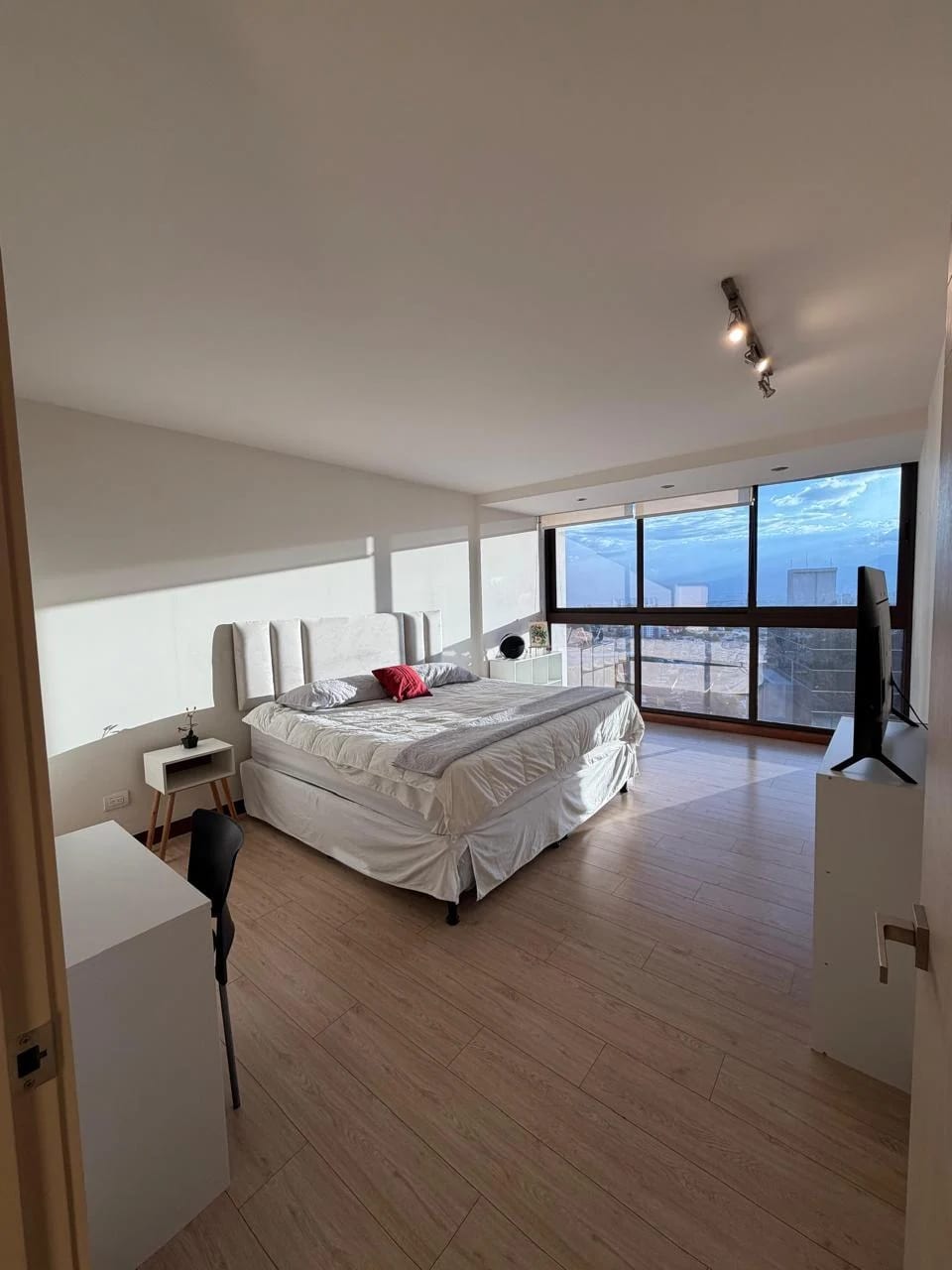 Precio apartamento amueblado en penthouse de zona 10, sector Zona Prad — Apartamento en Alquiler en Veinti4, Zona 10, Guatemala, Ciudad — foto 1 de 8