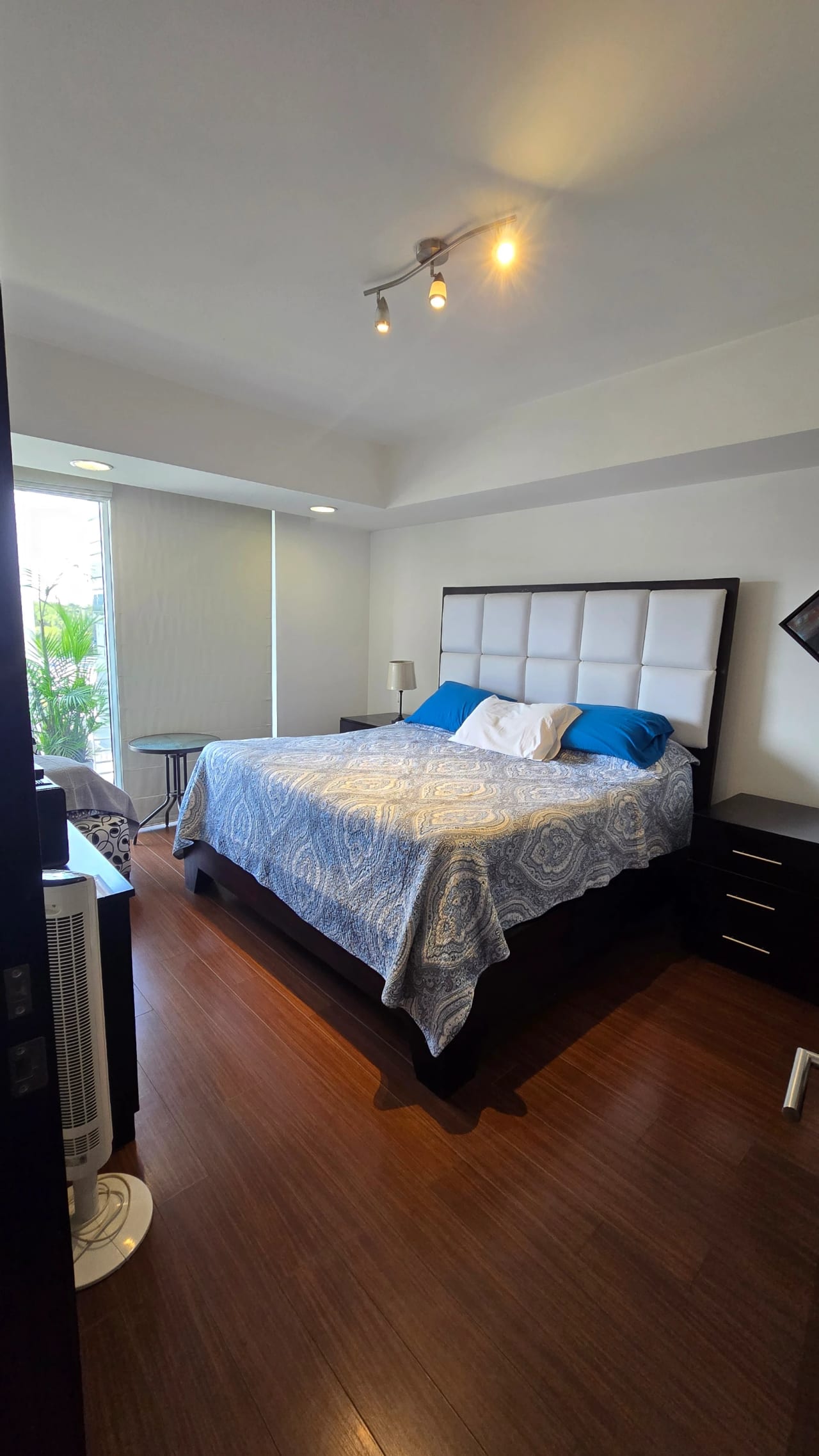 Precioso apartamento amueblado en alquiler Dos dormitorios — Apartamento en Alquiler en 19-10, Zona 10, Guatemala, Ciudad — foto 3 de 6