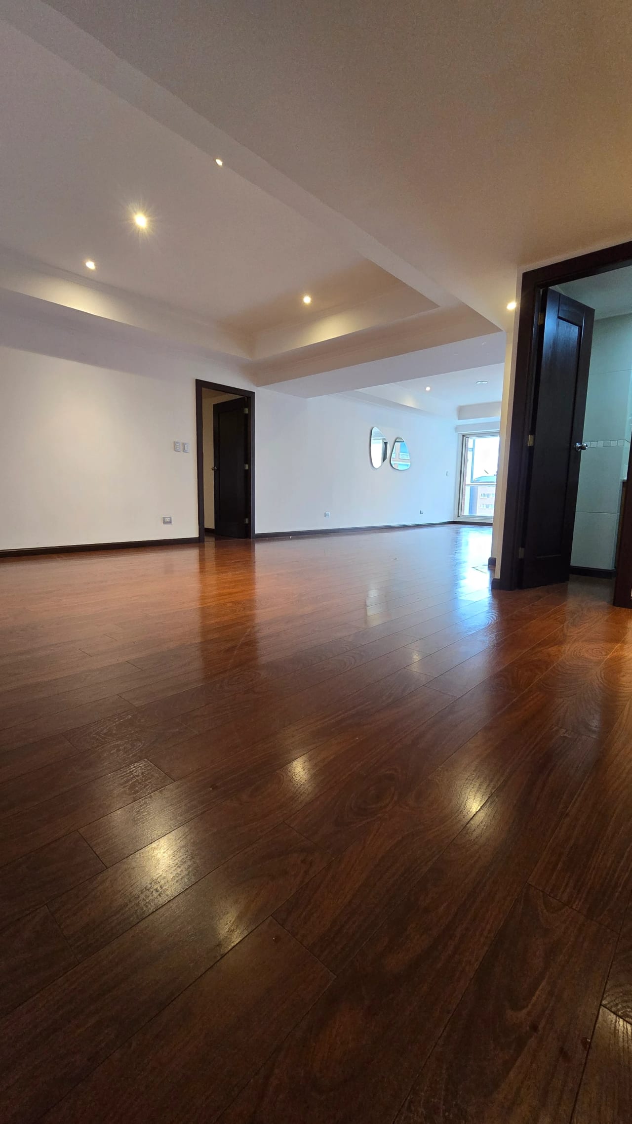 Amplio apartamento en alquiler en zona 14 ! — Apartamento en Alquiler en Dalí, Zona 14, Guatemala, Ciudad — foto 1 de 17