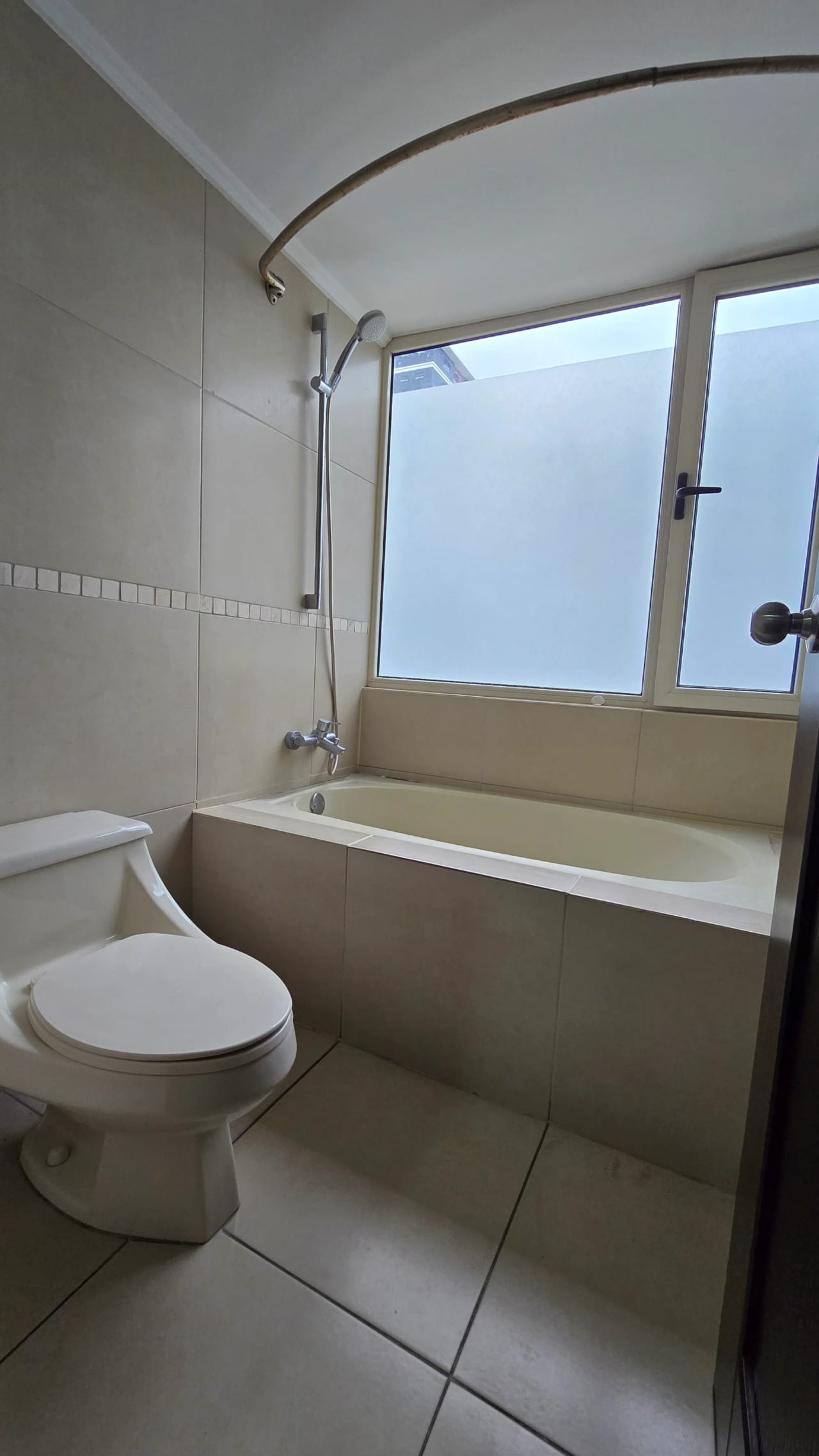 Amplio apartamento en alquiler en zona 14 ! — Apartamento en Alquiler en Dalí, Zona 14, Guatemala, Ciudad — foto 8 de 17