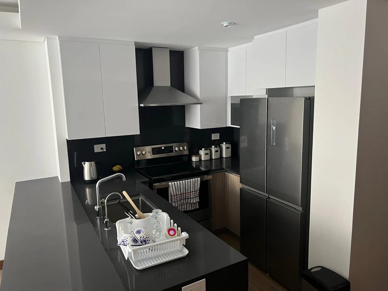 Apartamento Amueblado en Renta Zona 10 cod.CA36555 — Apartamento en Alquiler en Zona 10, Guatemala, Ciudad — foto 4 de 17