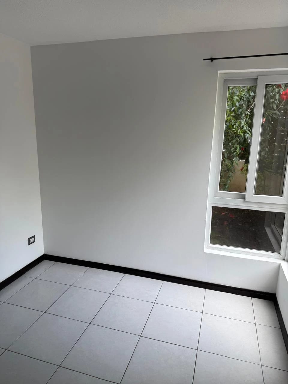 Apartamento con Jardín en Renta Zona 11 cod.CA36592 — Apartamento en Alquiler en Zona 11, Guatemala, Ciudad — foto 2 de 17