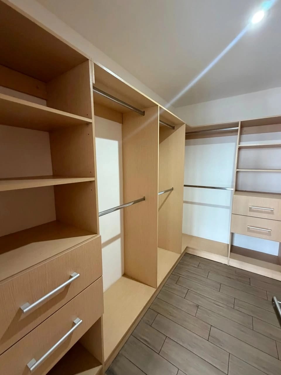 Apartamento Semi-Amueblado en Renta Zona 10 cod.CA36671 — Apartamento en Alquiler en Zona 10, Guatemala, Ciudad — foto 8 de 10