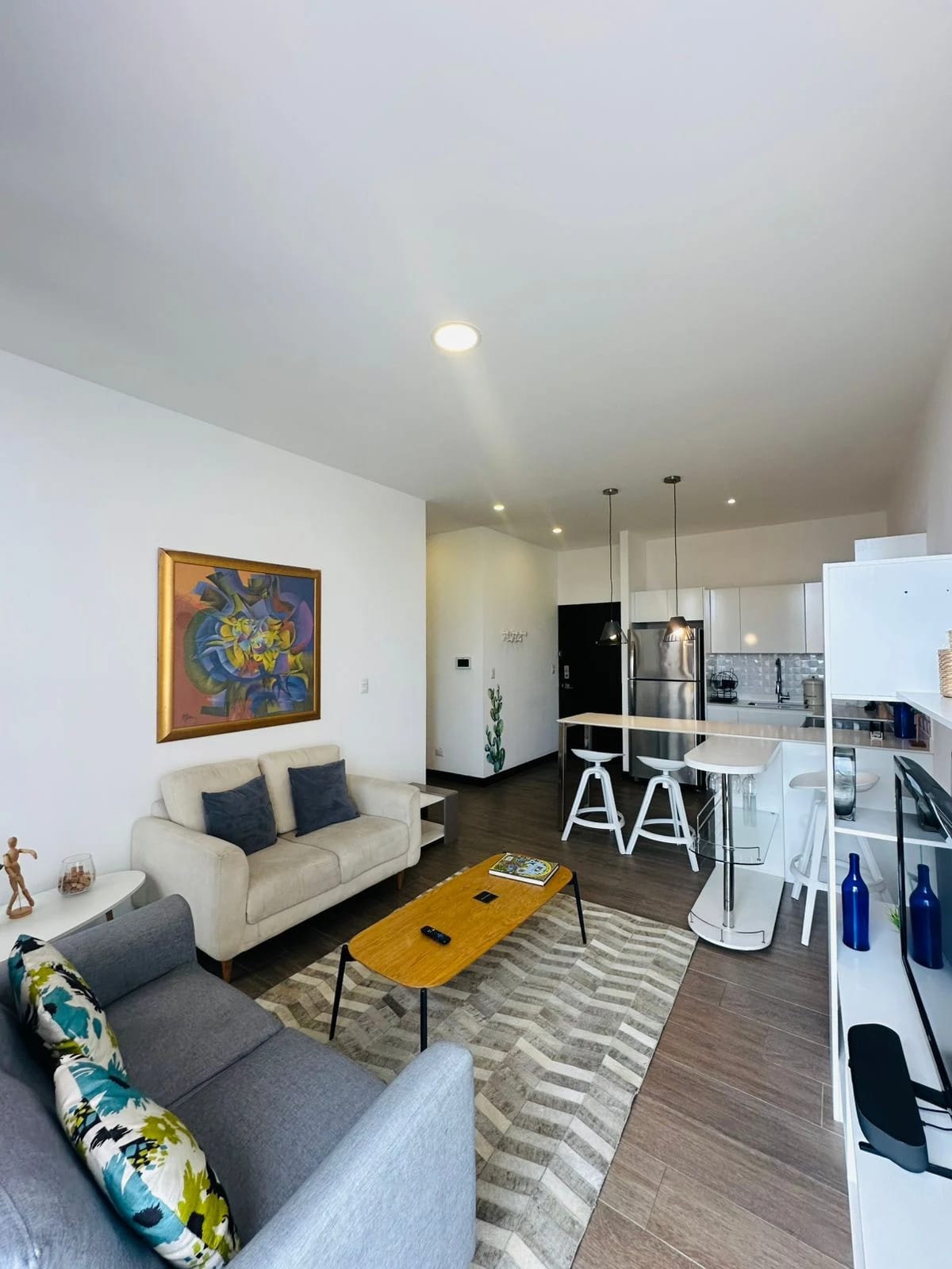 Apartamento Amueblado en Renta Zona 10 COD.CA36785 — Apartamento en Alquiler en Zona 10, Guatemala, Ciudad — foto 1 de 12